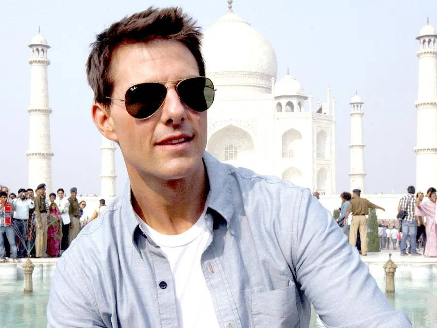 Tom Cruise At The Taj Mahal Musuem Wallpaper