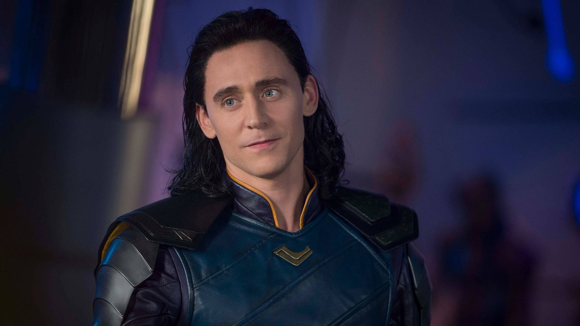 Tom Hiddleston Som Loki Wallpaper