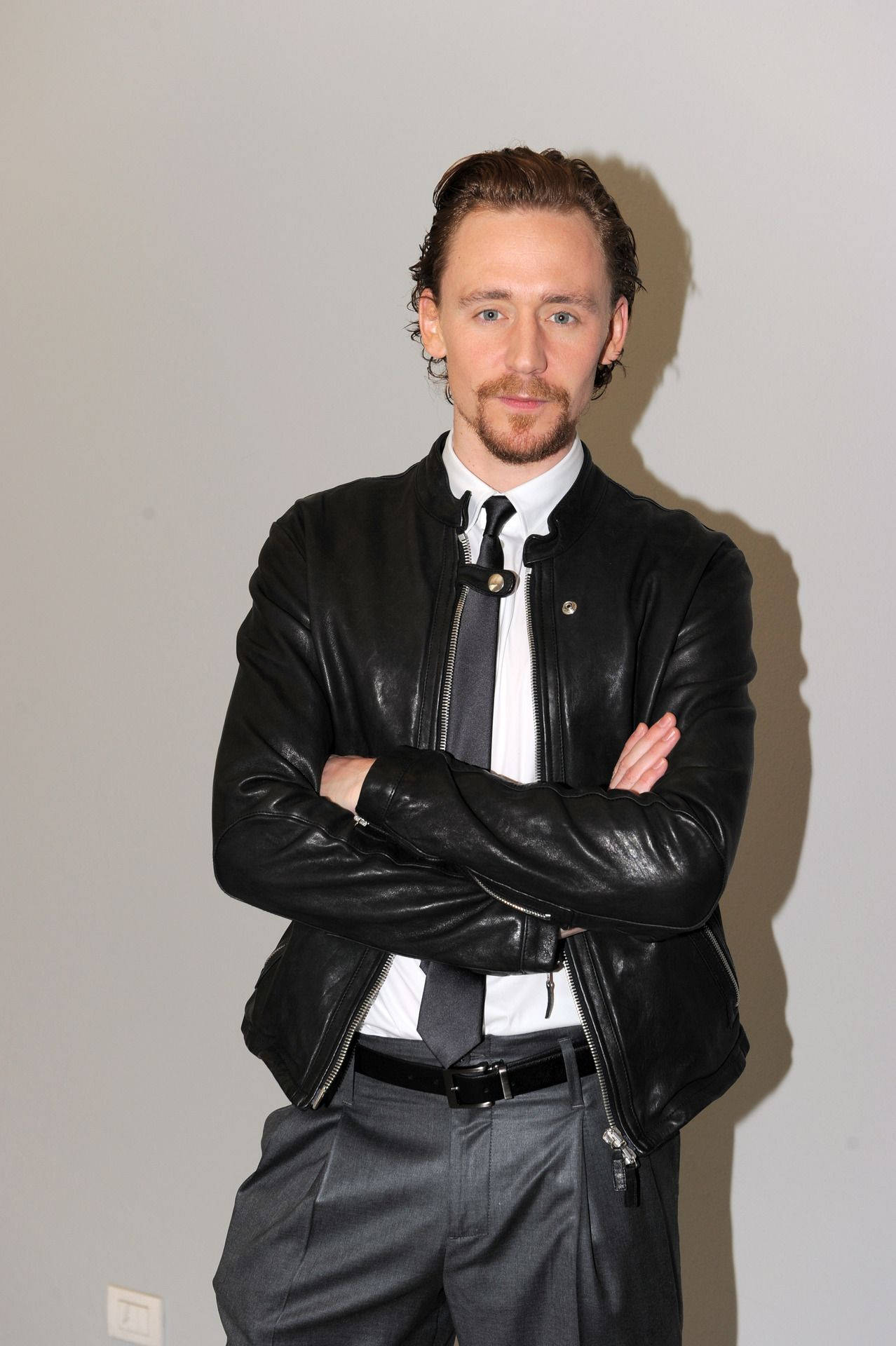 Tom Hiddleston Til Emporio Armani Show Tapet Wallpaper