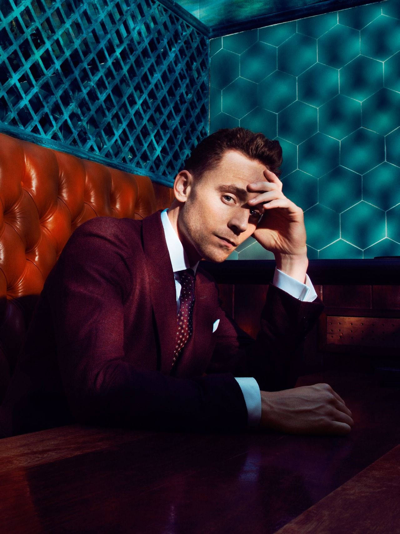 Tom Hiddleston Til Gq Wallpaper
