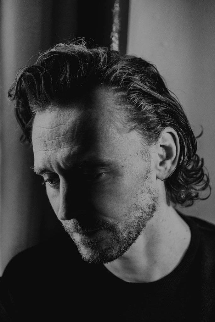 Tom Hiddleston För New York Times Wallpaper