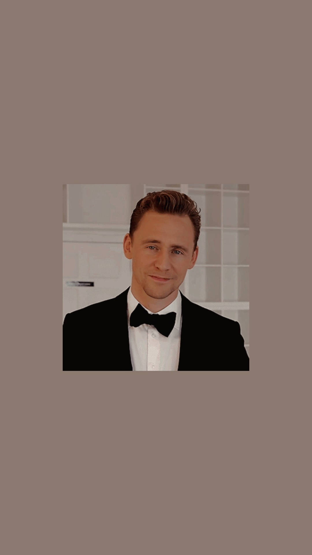 Tom Hiddleston i en slips Tapet. Wallpaper