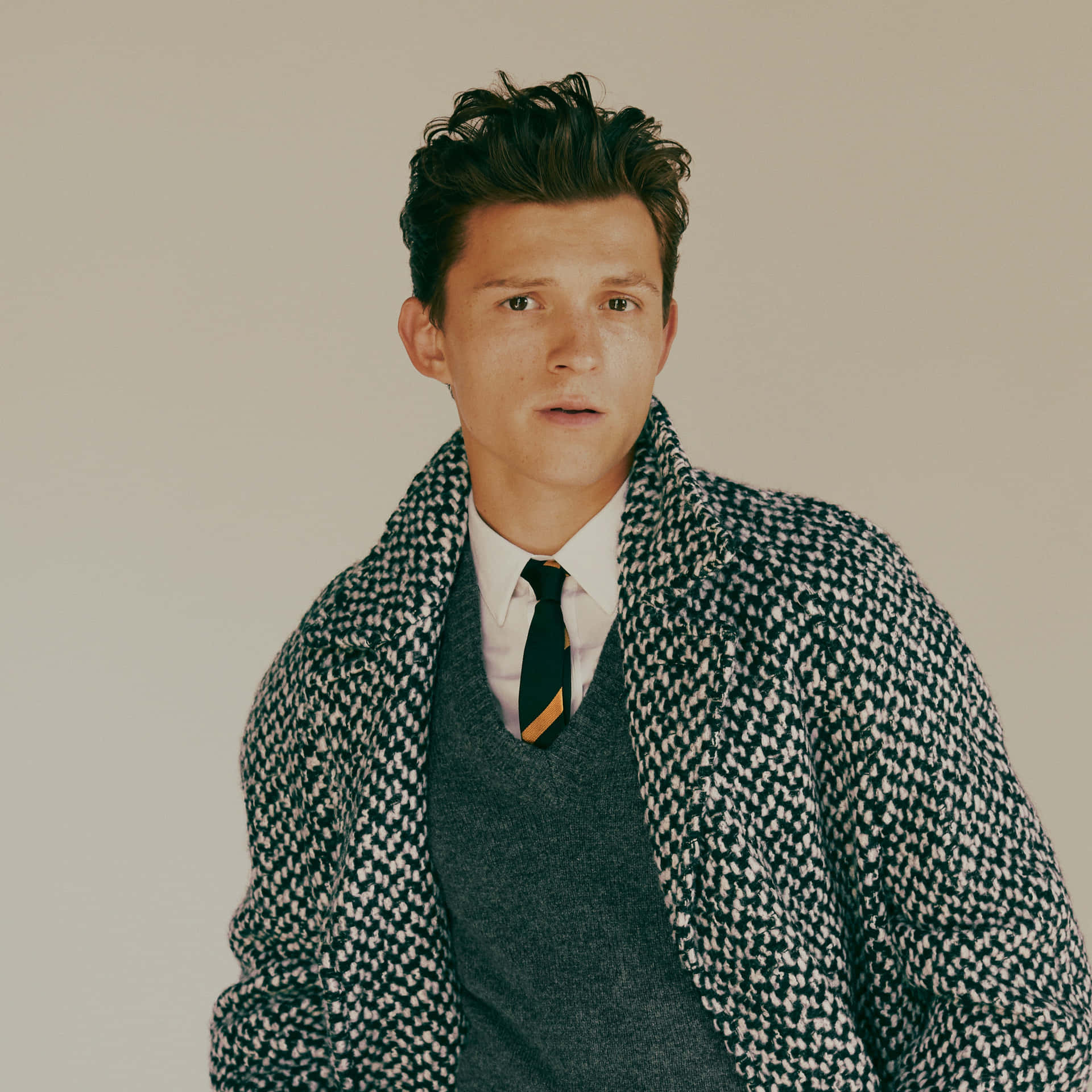 Get dewy Tom Holland vibes with this dreamy aesthetic Wallpaper
