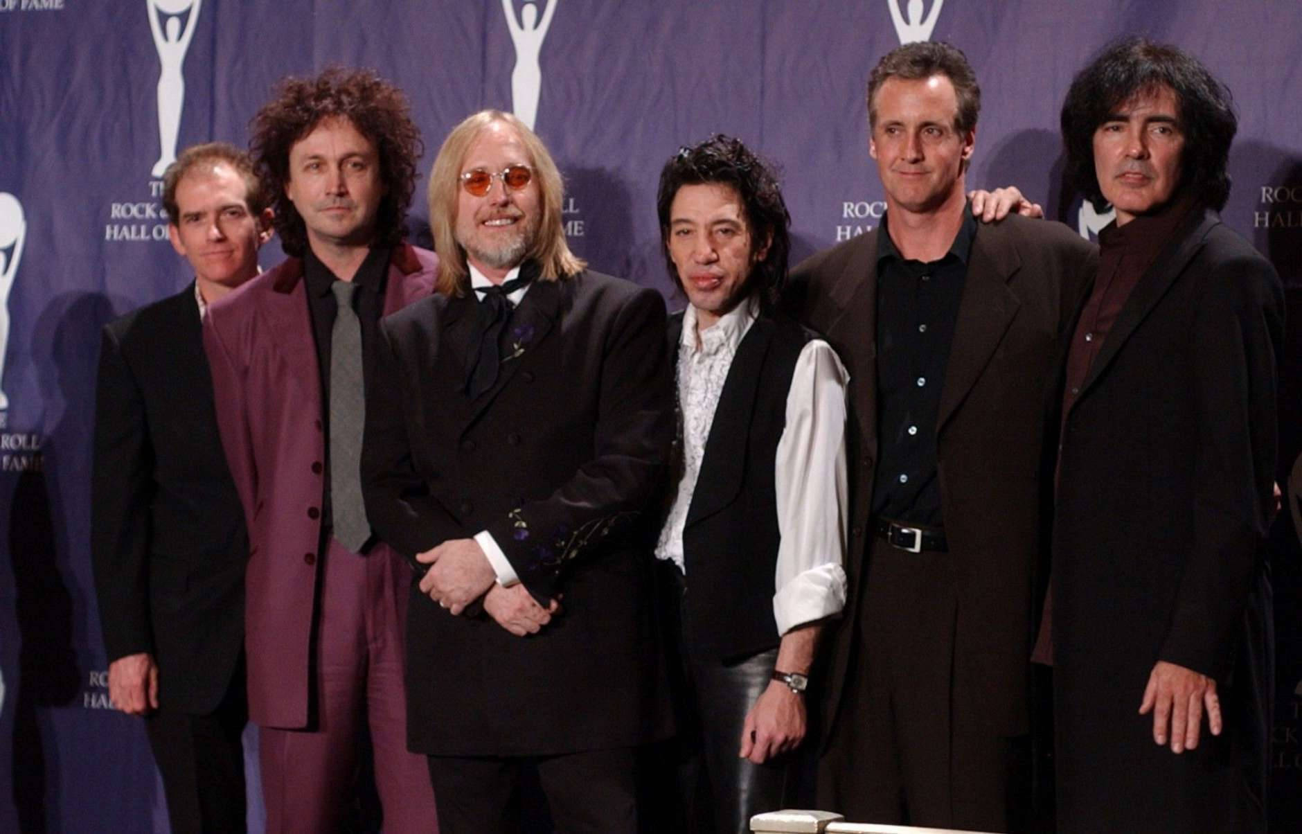 Tompetty Und The Heartbreakers Hall Of Fame Wallpaper