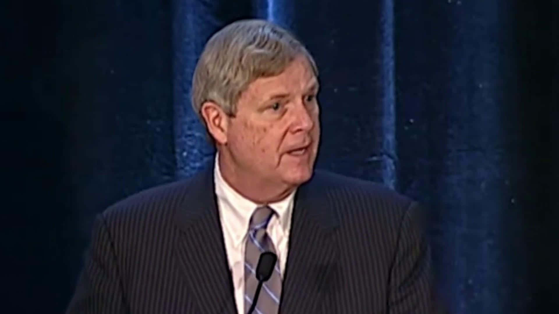 Tom Vilsack Looking At Someone While Talking Wallpaper