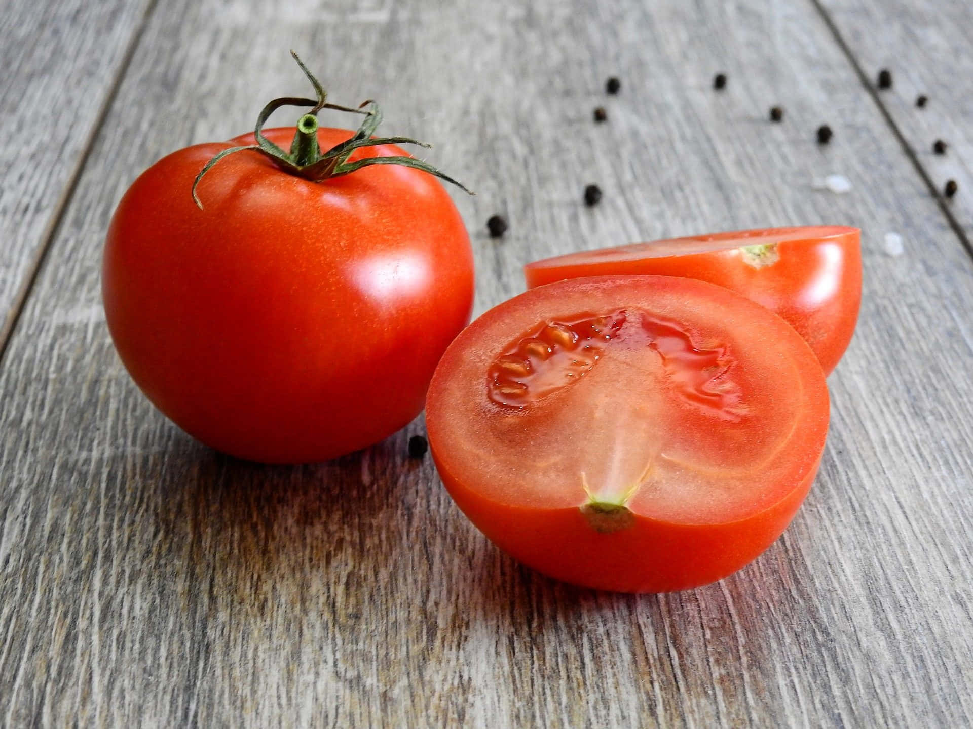 Friskeog Saftige Tomater, Perfekte Til Sommersalater