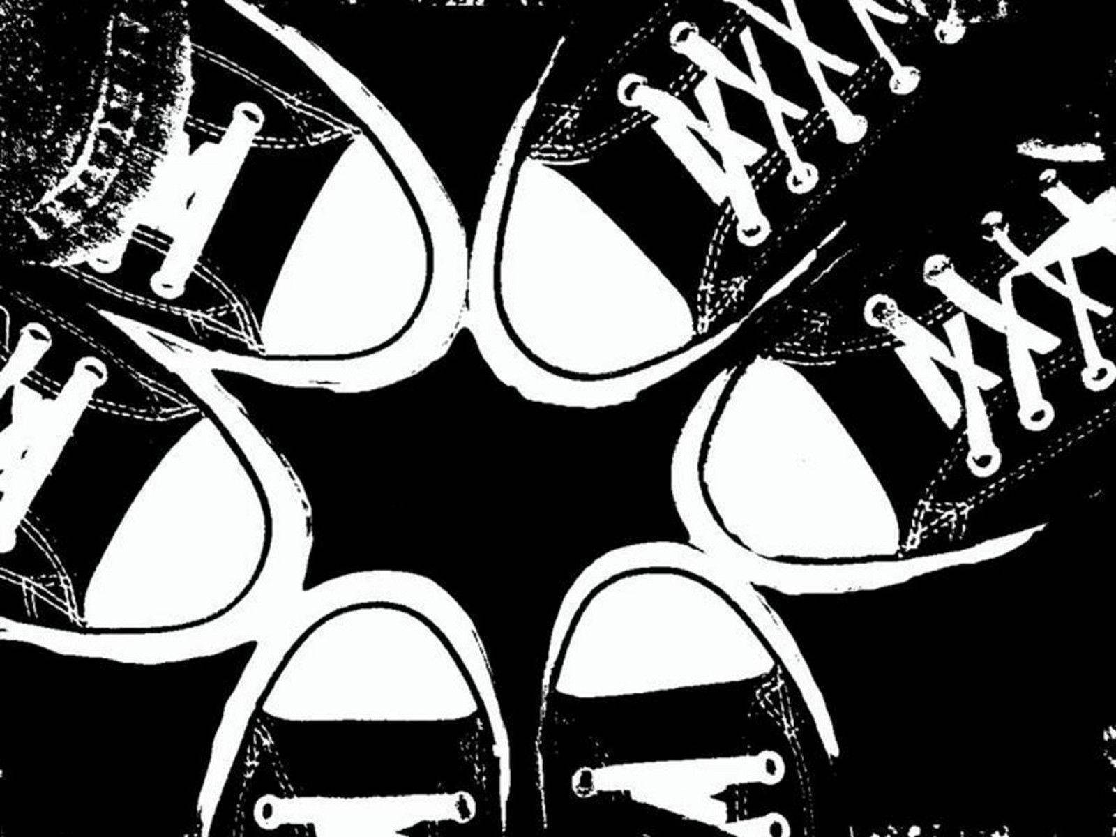 Estéticade Tomboy: Zapatos Negros Converse Fondo de pantalla