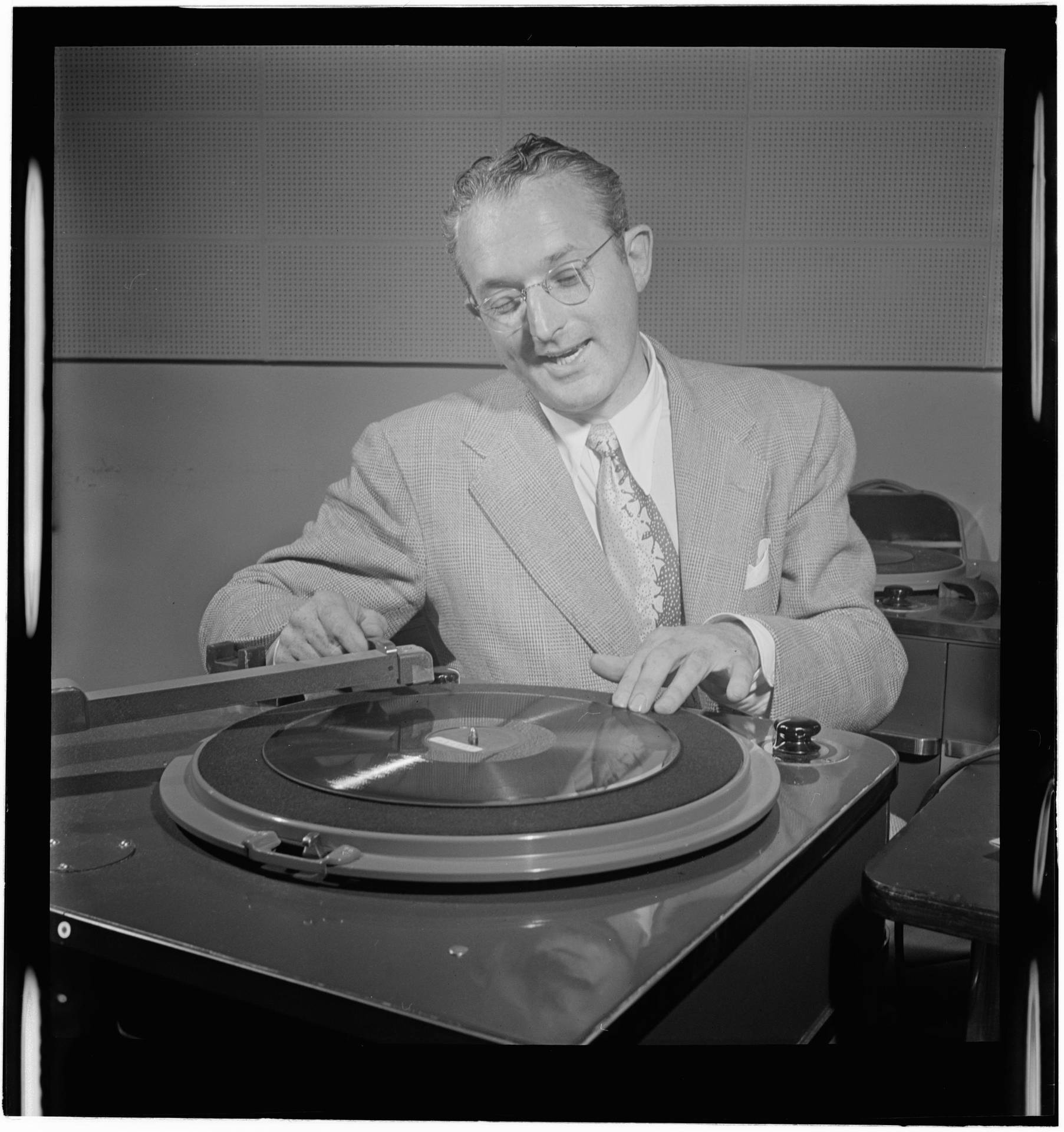 Fotografíadel Fonógrafo De Tommy Dorsey En 1947. Fondo de pantalla
