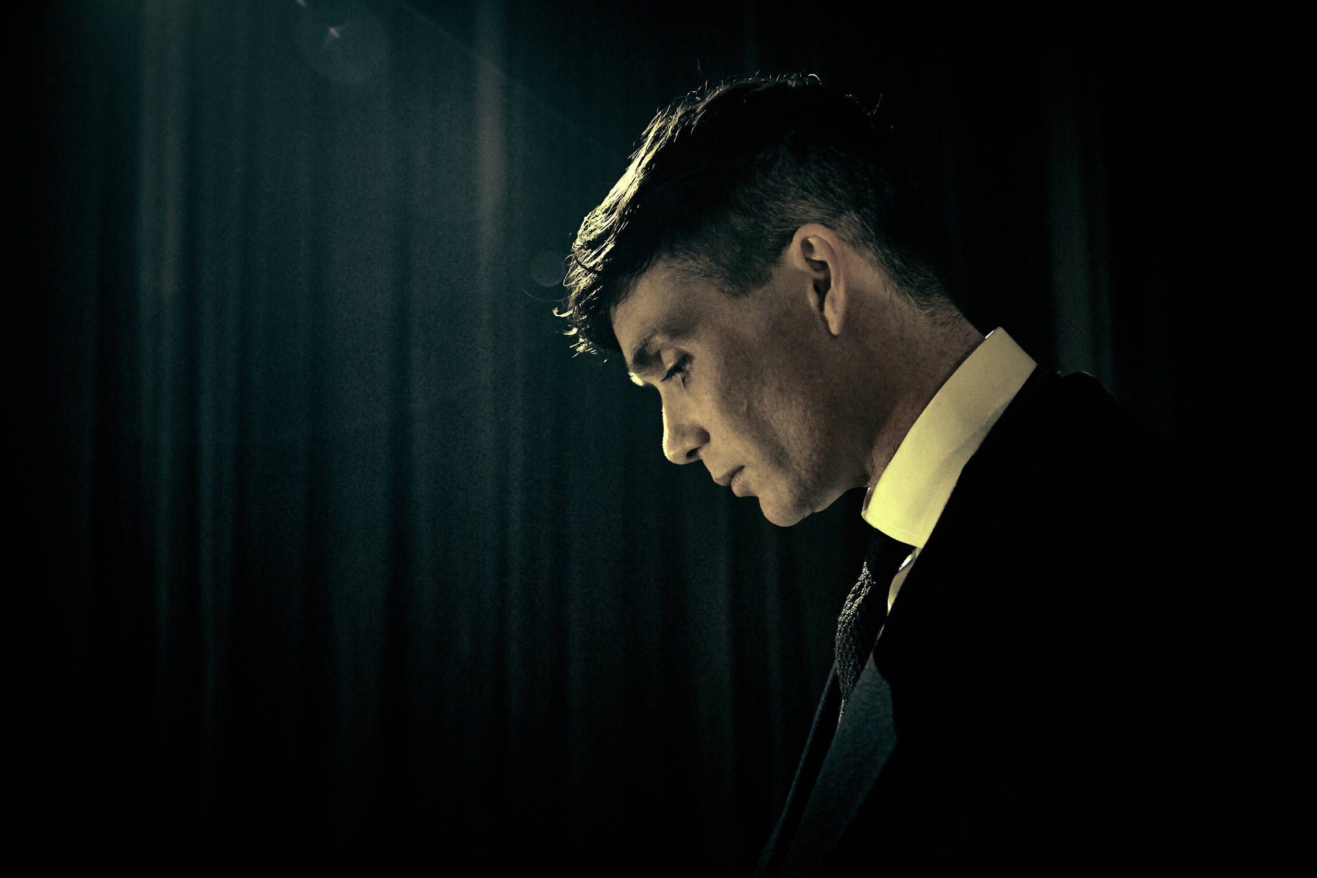 Tommy Shelby 4k Bowing Wallpaper