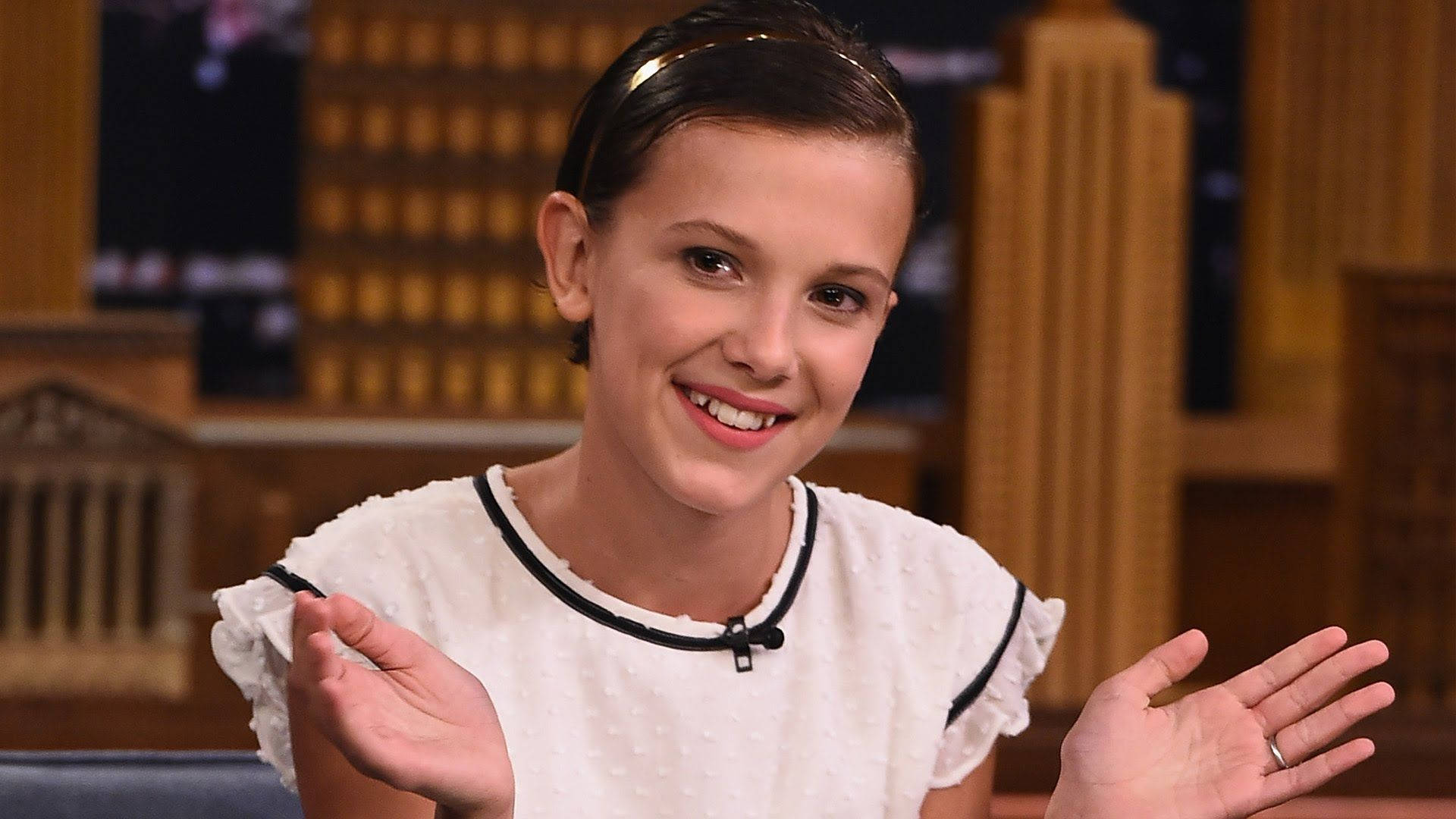 Millie Bobby Brown takes the stage for the Tonight Show Wallpaper