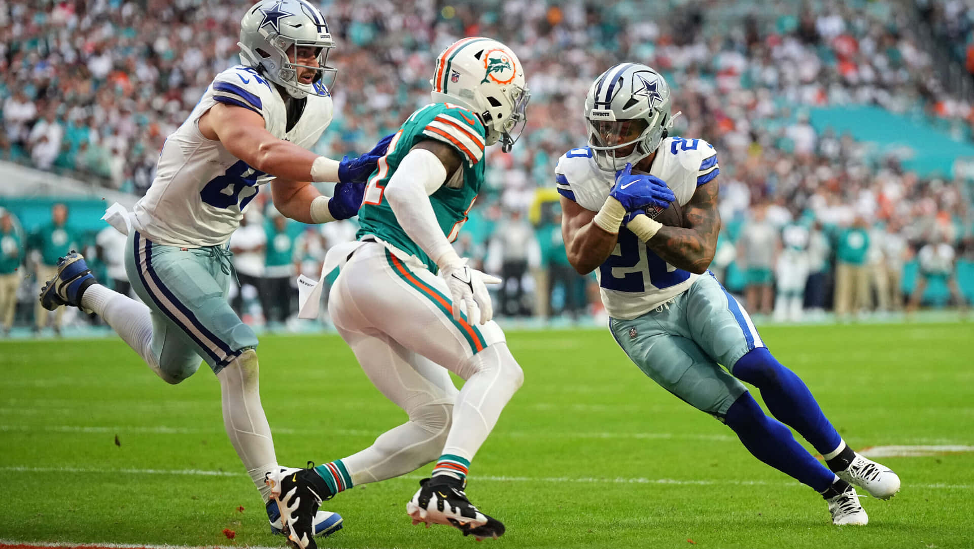 Tony Pollard Evasive Maneuver Dallas Cowboys Wallpaper