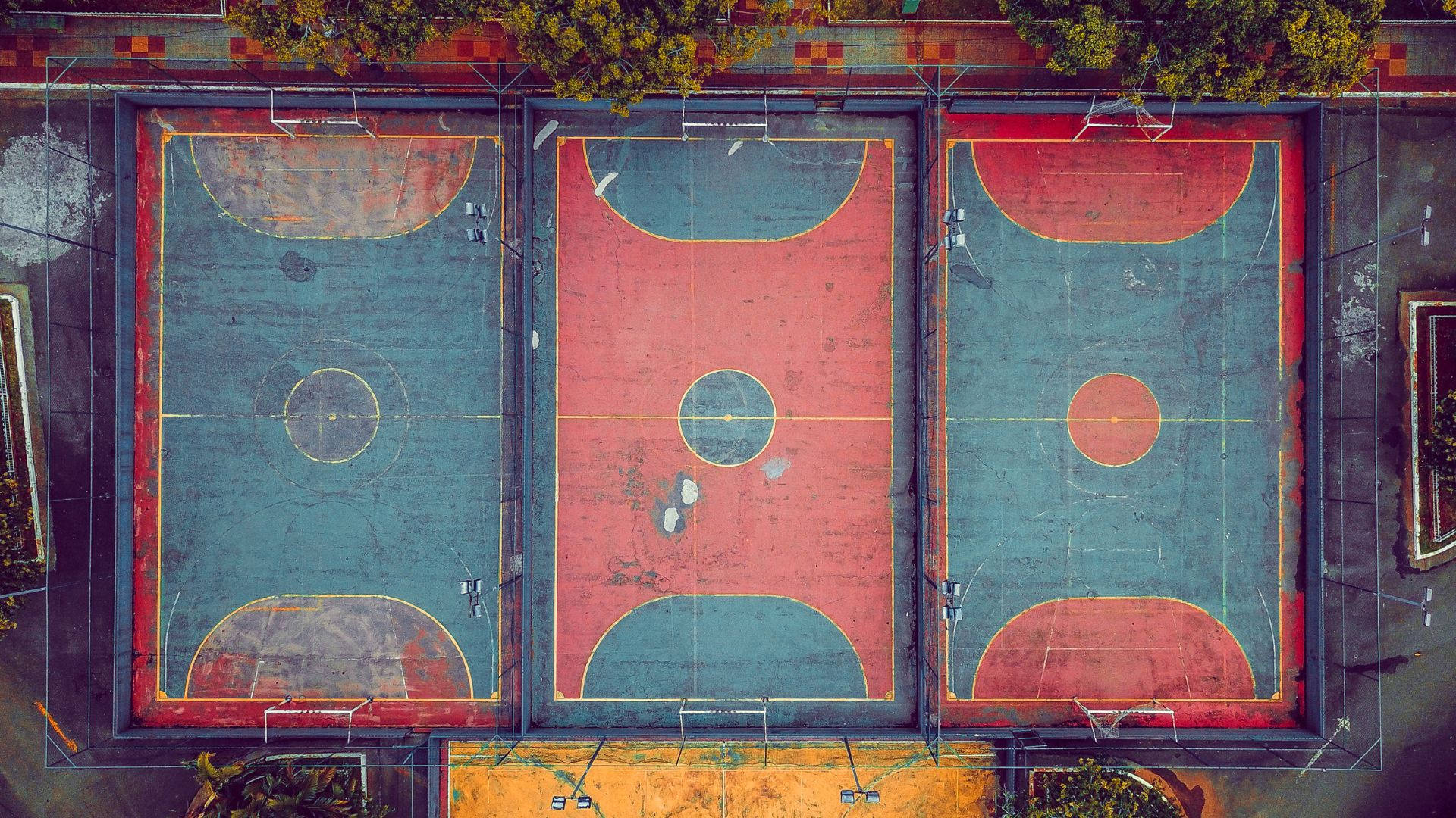 Ansichtvon Oben Basketballplatz Blau & Rot Wallpaper