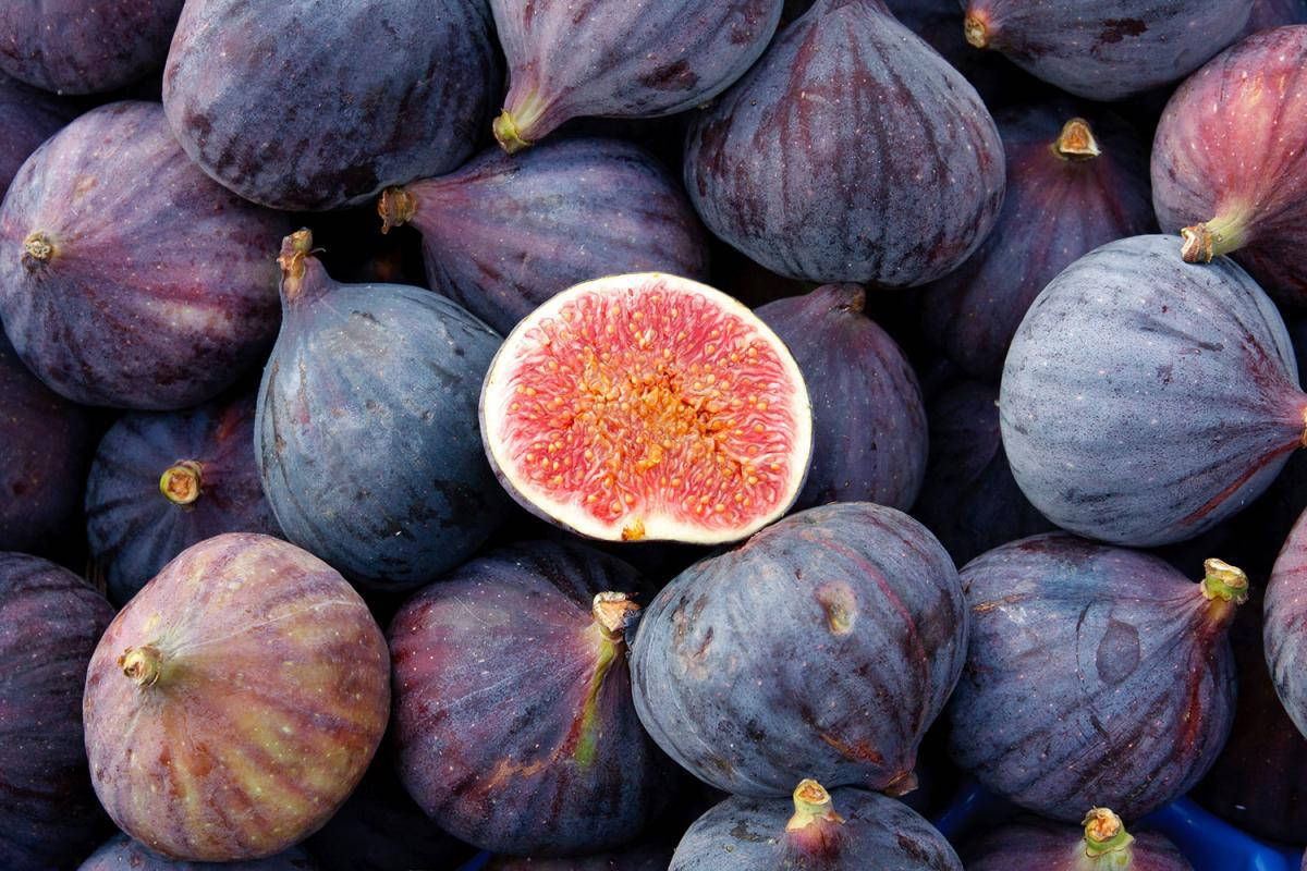 Top View Fresh Figs Wallpaper