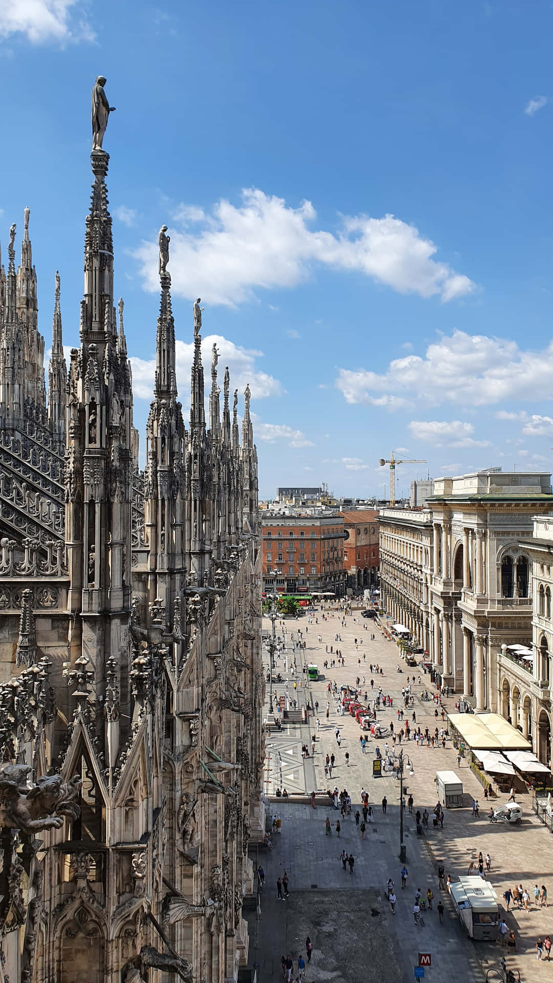 Vistadesde Arriba De La Catedral De Milán Fondo de pantalla