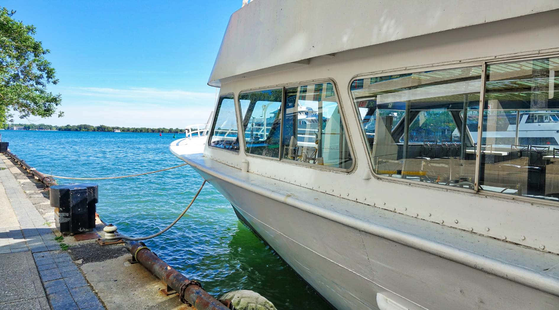 Toronto Island Ferry Dockedat Harbor Wallpaper