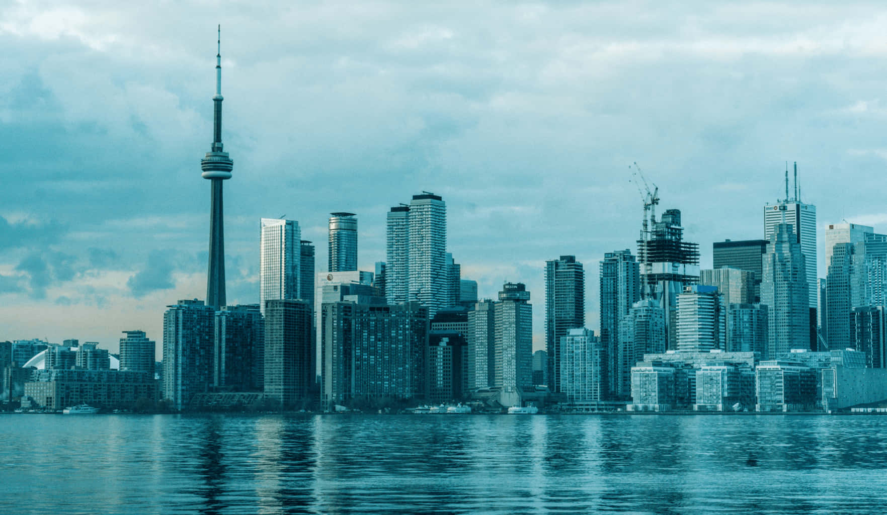 The beautiful Toronto skyline with its twinkling lights