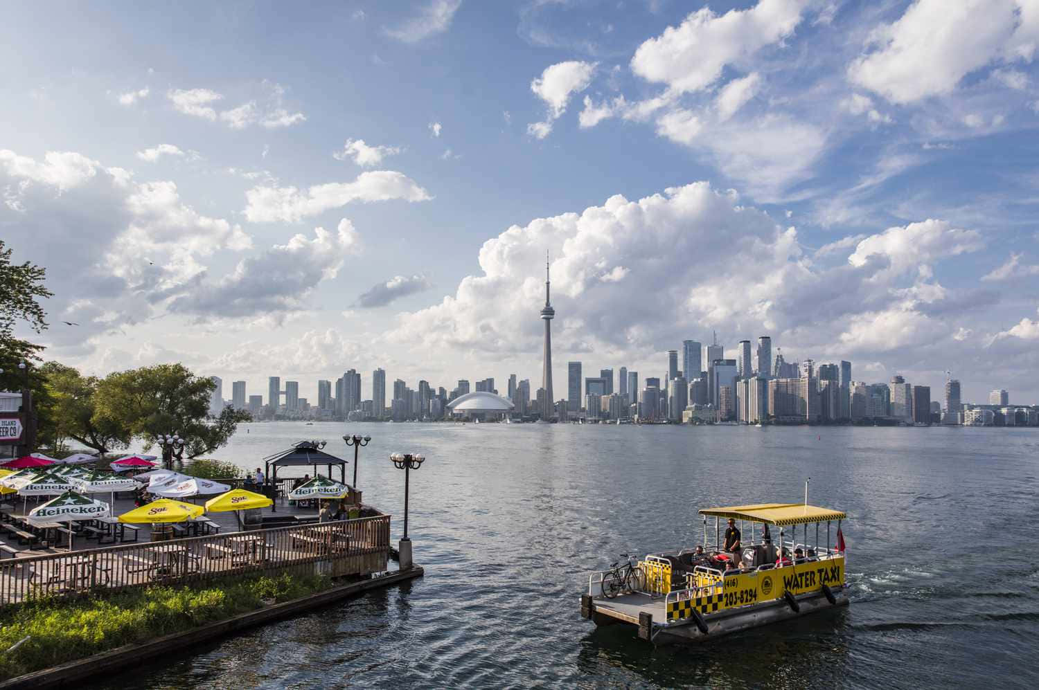 Uitzicht Op De Toronto Skyline Vanaf De Eilanden Achtergrond