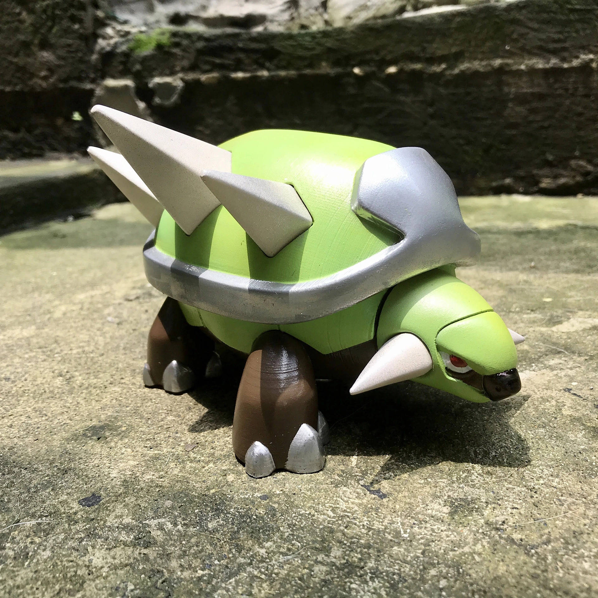 Torterratoy, Figura Di Pokémon Senza Il Suo Iconico Albero. Sfondo