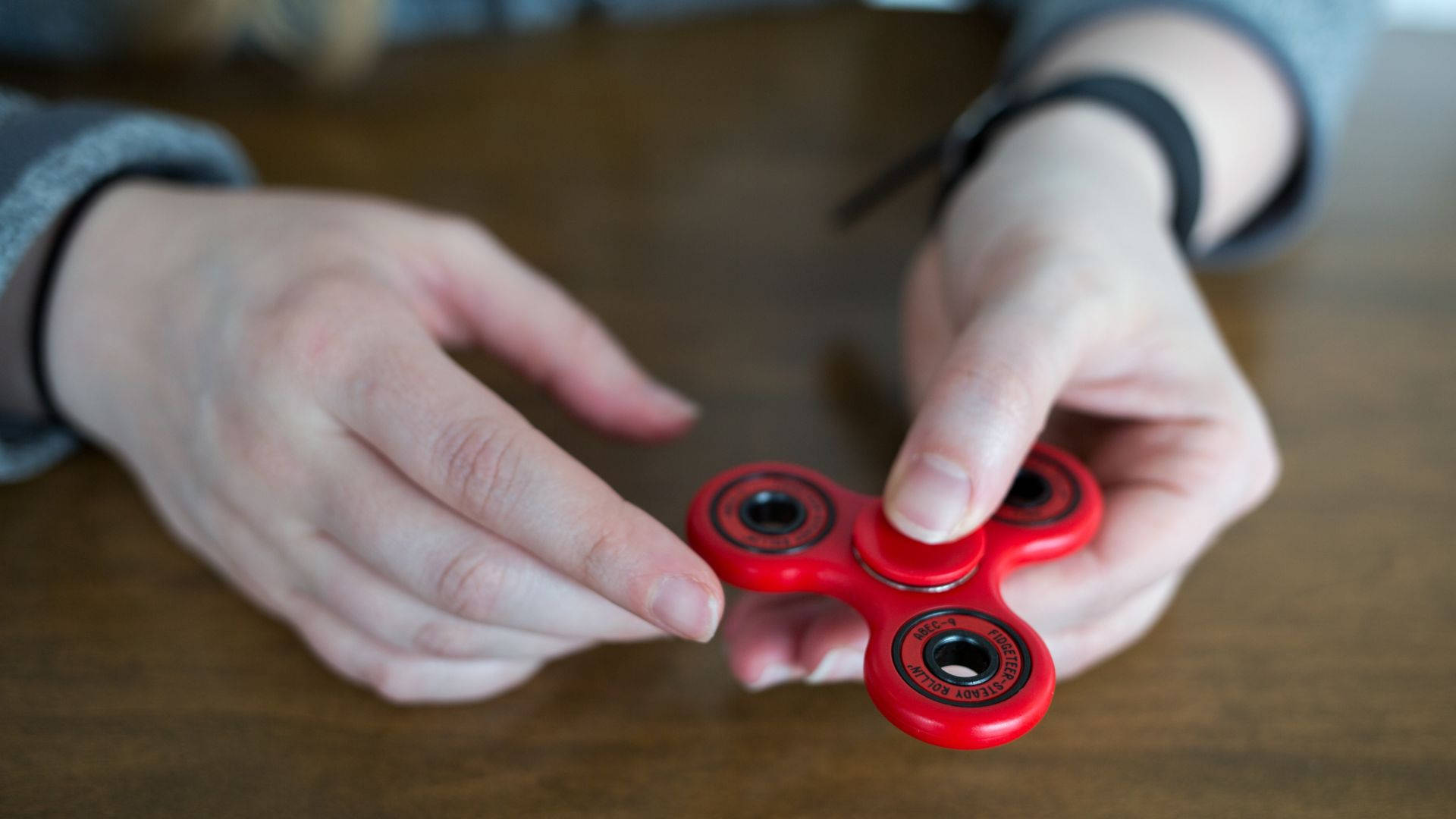 Touching Red Fidget Toy Wallpaper