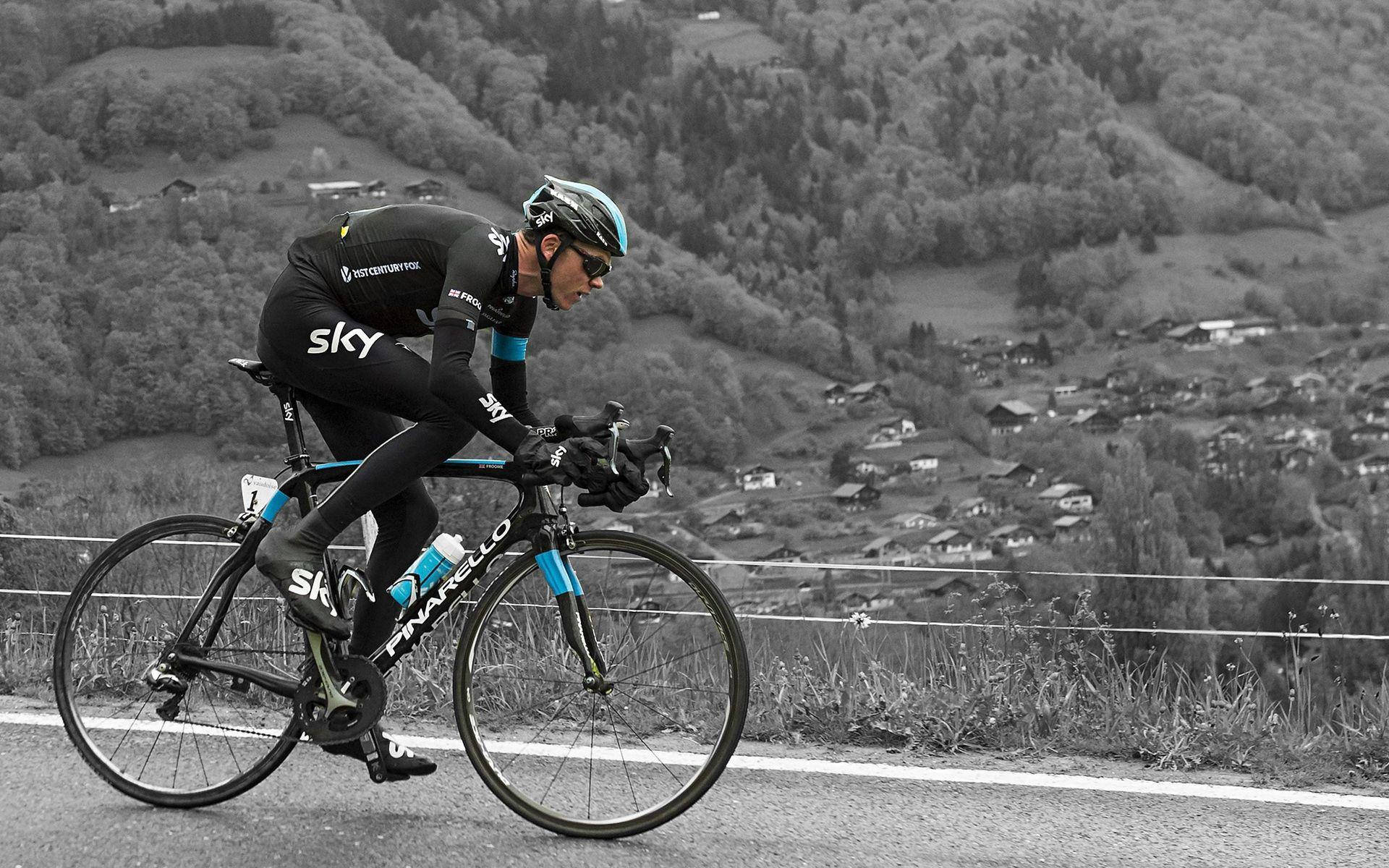 Tour De France On High Road Background