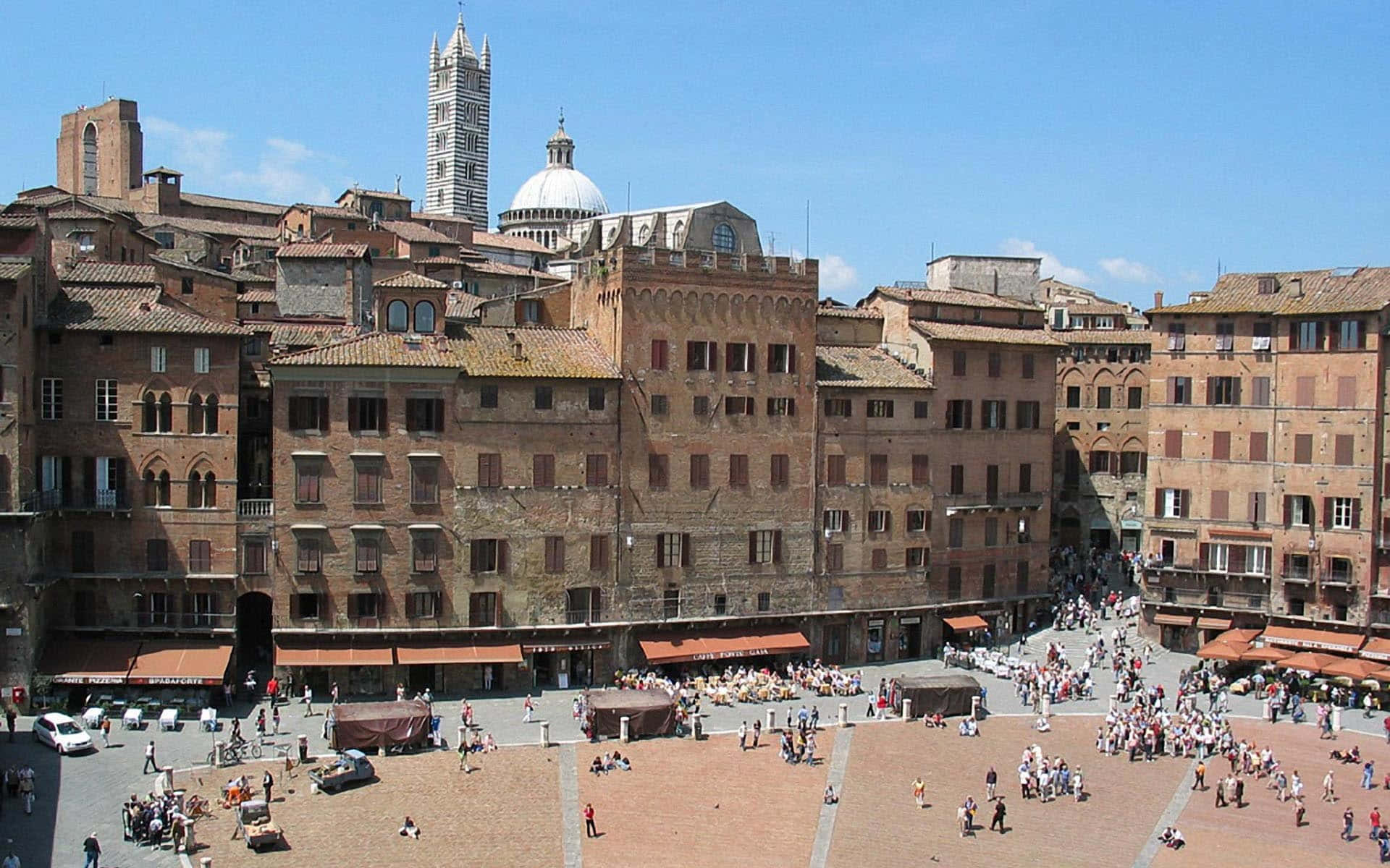 Tourist Visiting Piazza Del Campo In Siena Picture