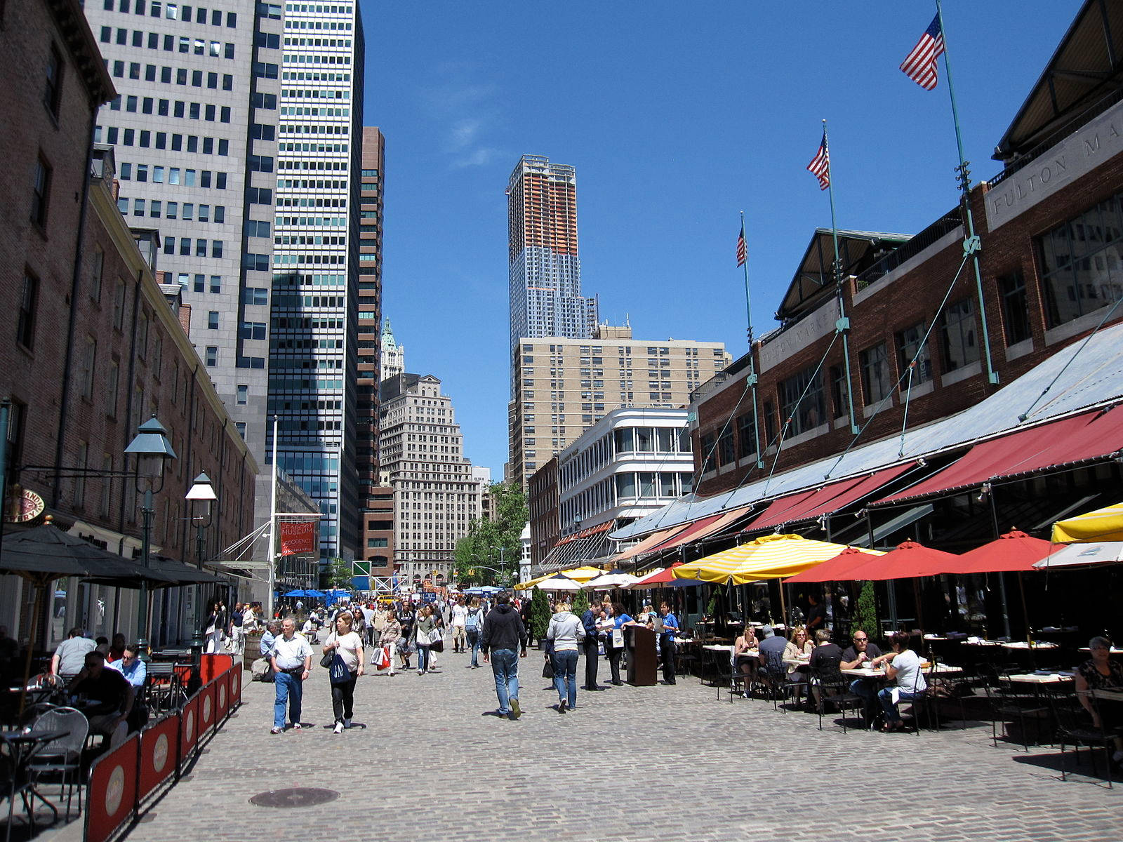 Turister omkring South Street Seaport Wallpaper