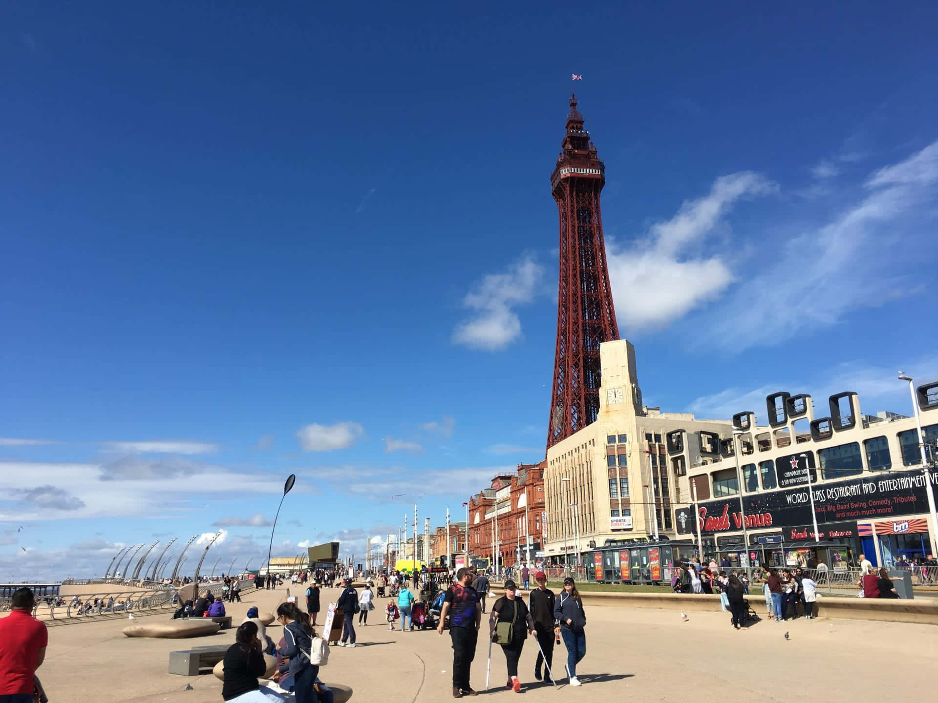 Turister ved Blackpool Tower Wallpaper