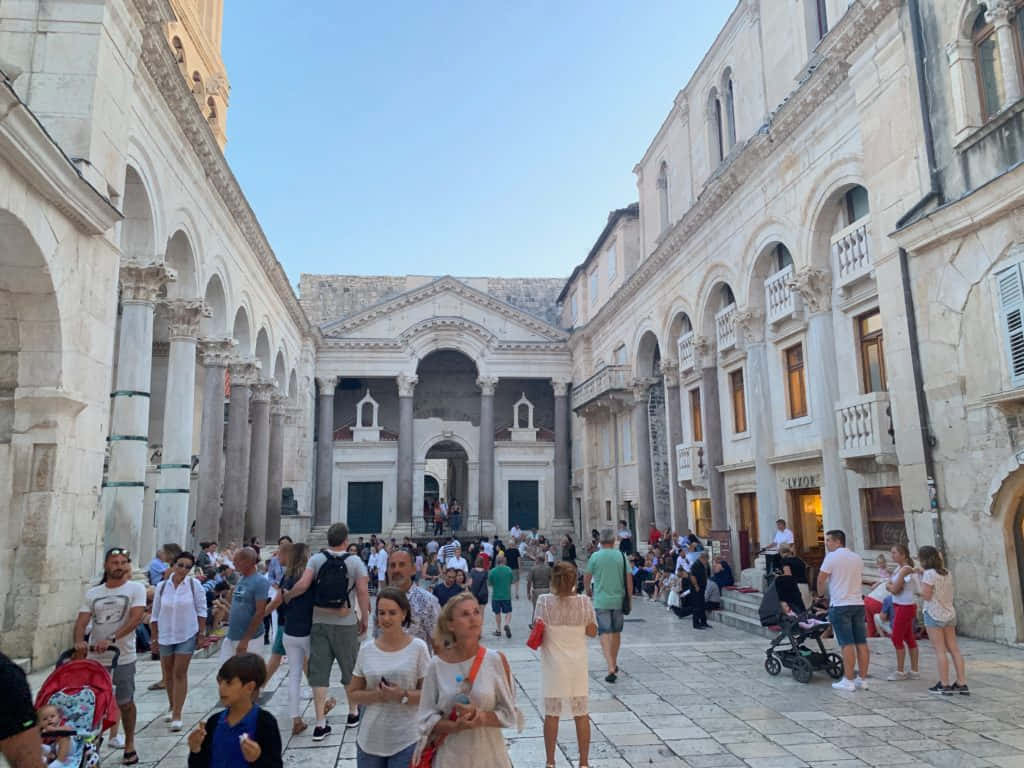 Tourists In The Diocletians Palace Wallpaper