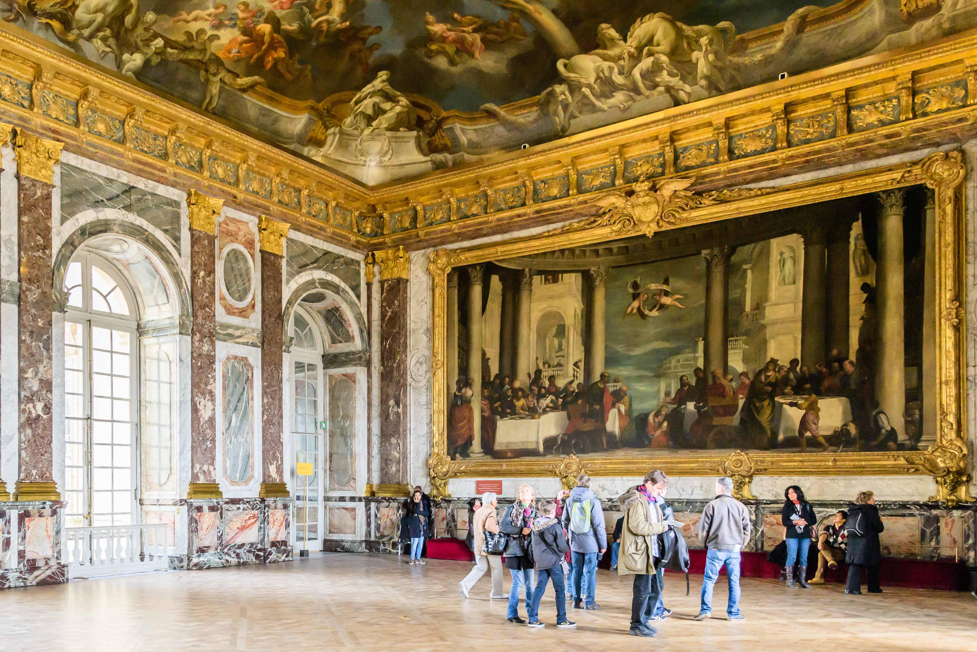Tourists Inside The Palace Of Versailles Picture