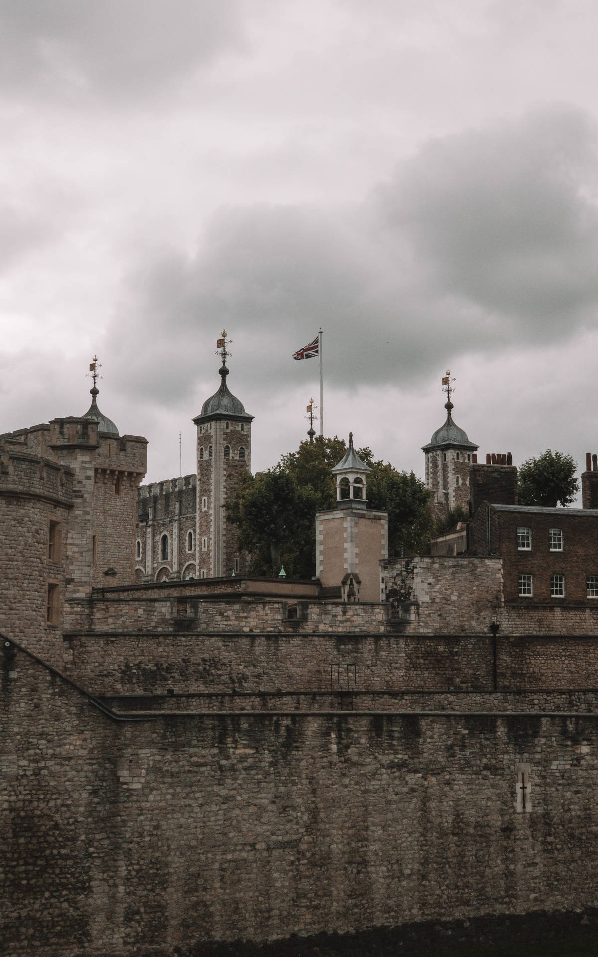 Tower Of London Cloudy Day Wallpaper