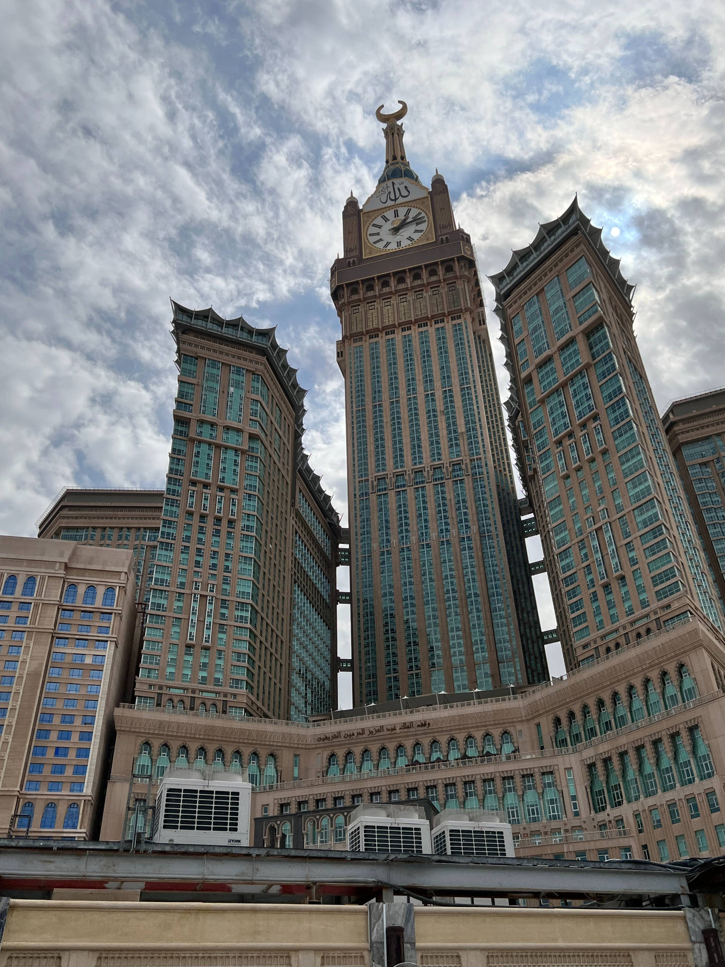 Towering Clock Tower Makkah Hd 4k Background