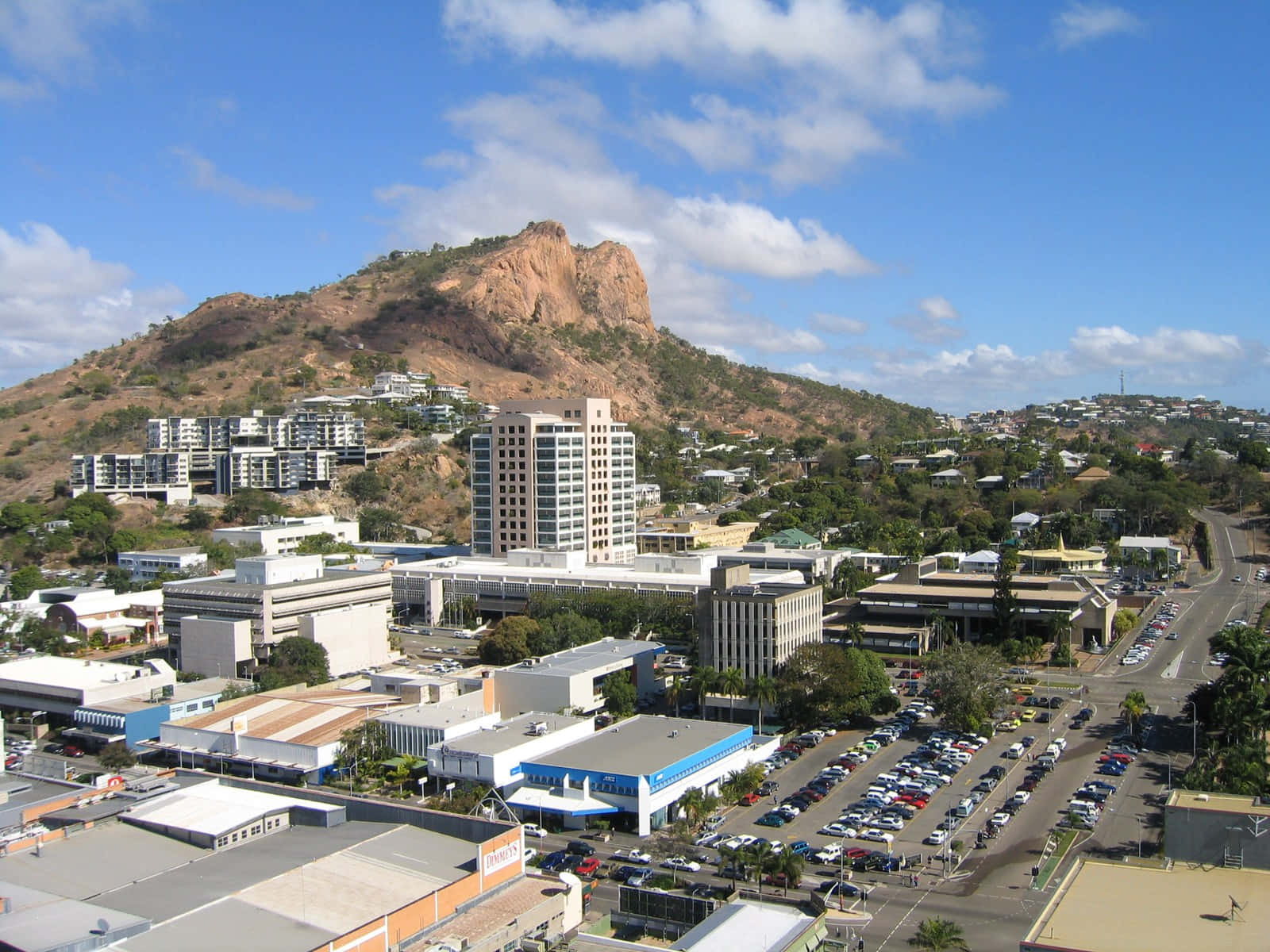 Townsville Cityscapewith Castle Hill Wallpaper