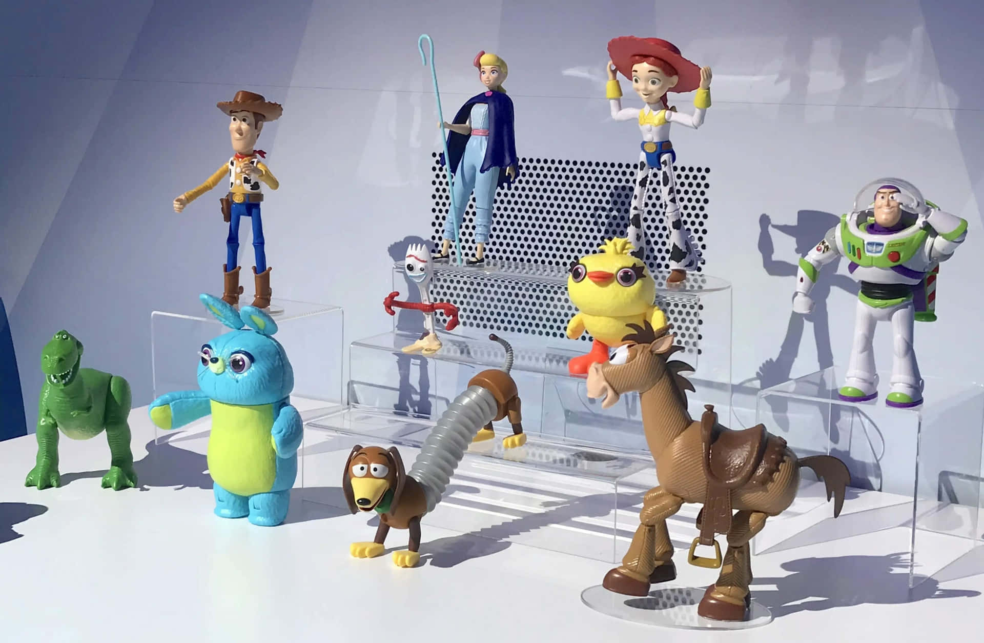 Äventyretväntar I Toy Story 4 På Din Datorskärm Eller Mobilbakgrund.