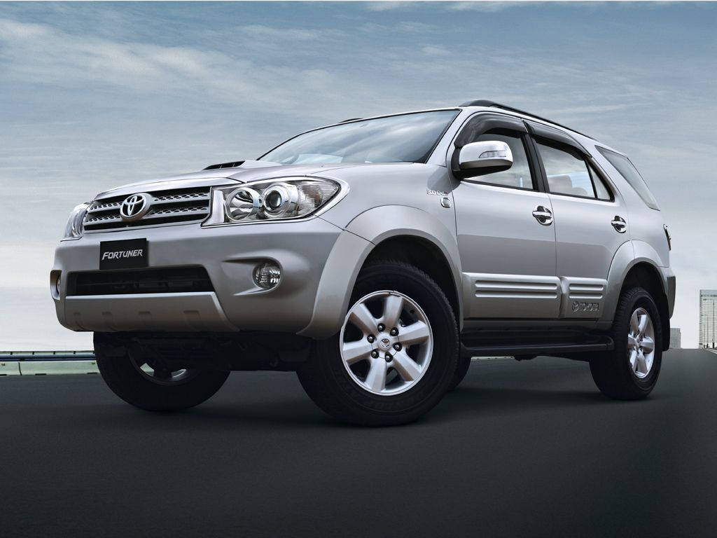 Toyotafortuner Plateado Modelo 2012 Fondo de pantalla