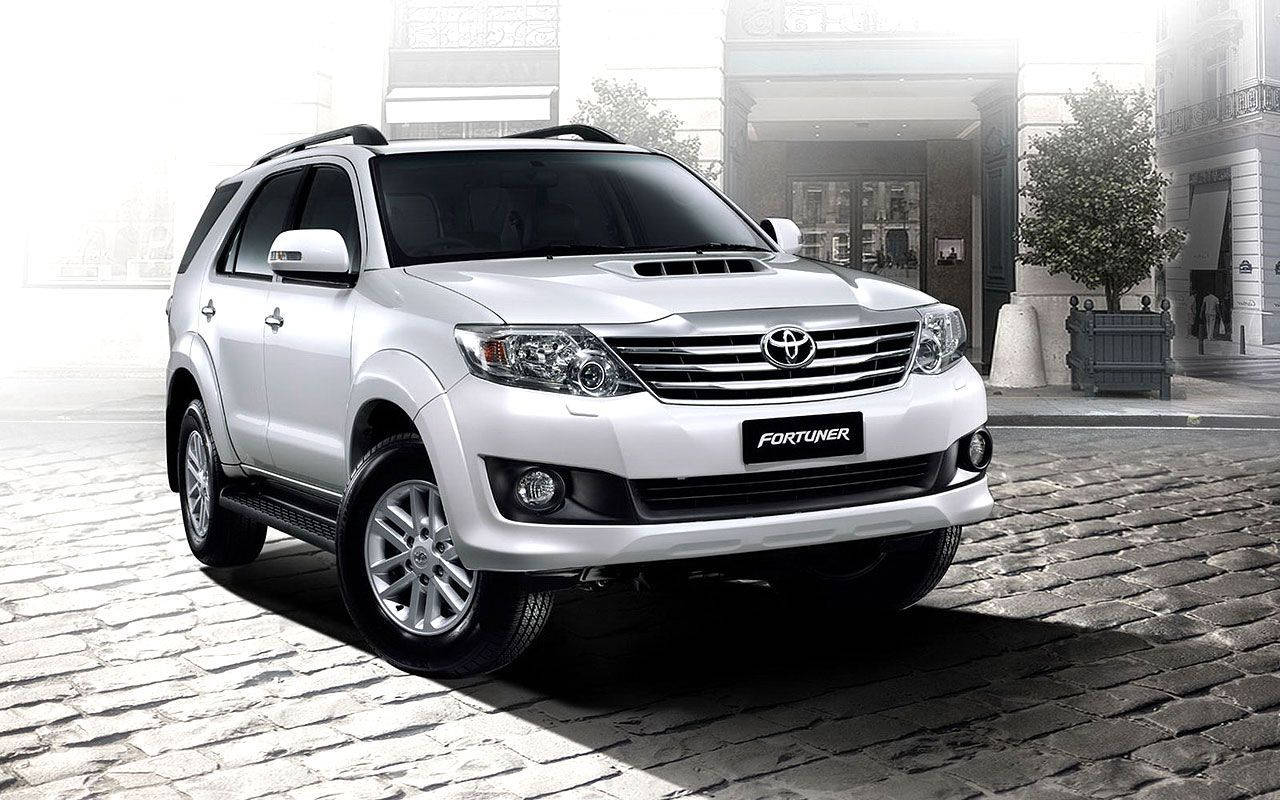 Toyota Fortuner White Pearl Crystal Shine Wallpaper