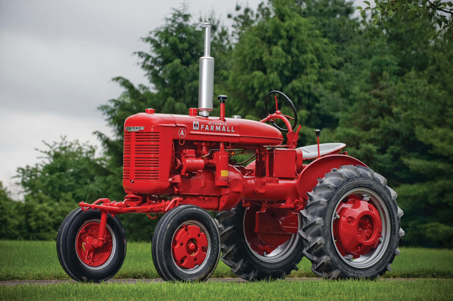 Red Heavy Farmall Tractor Picture