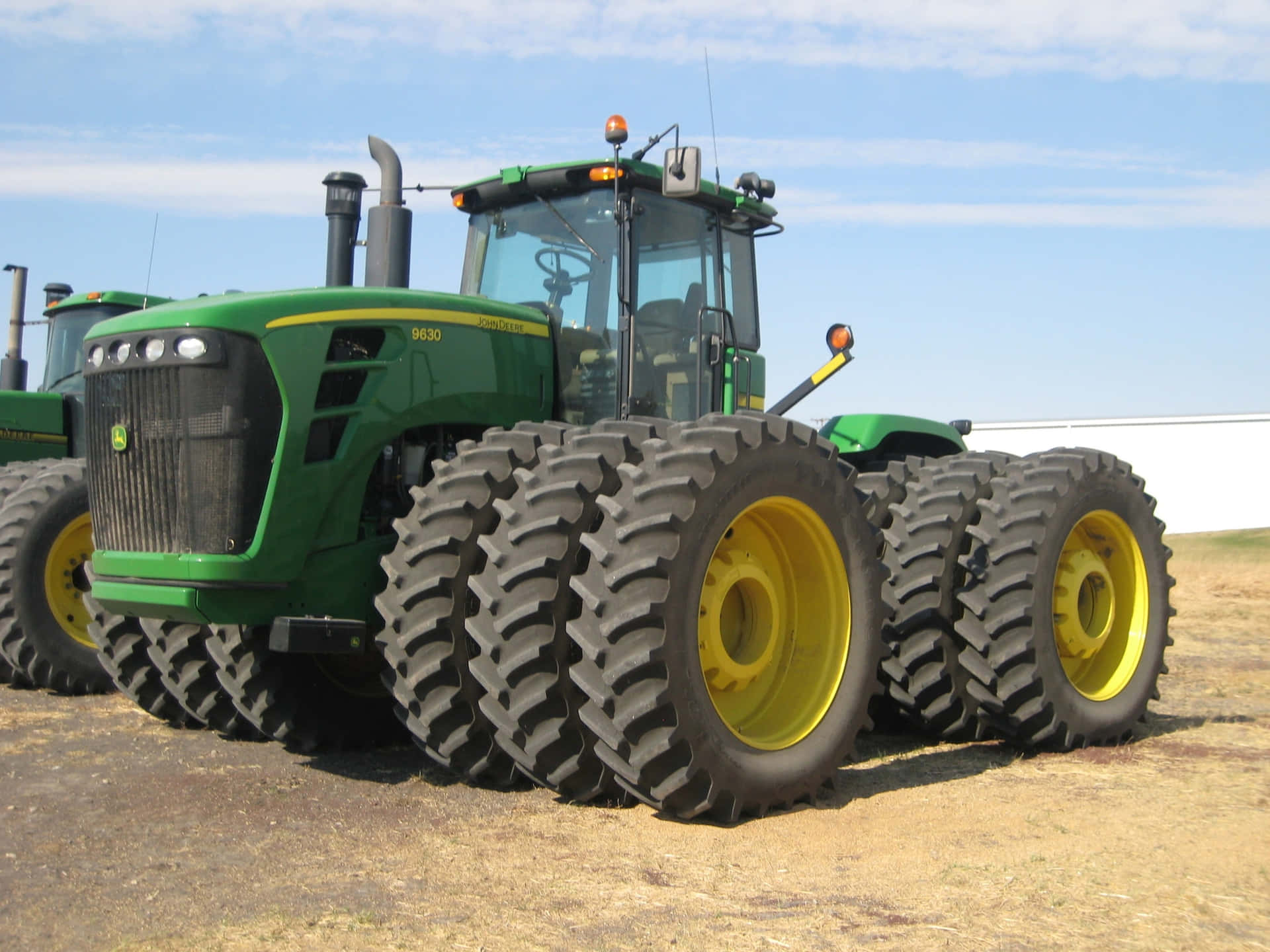 Double Wheel Tractor Picture