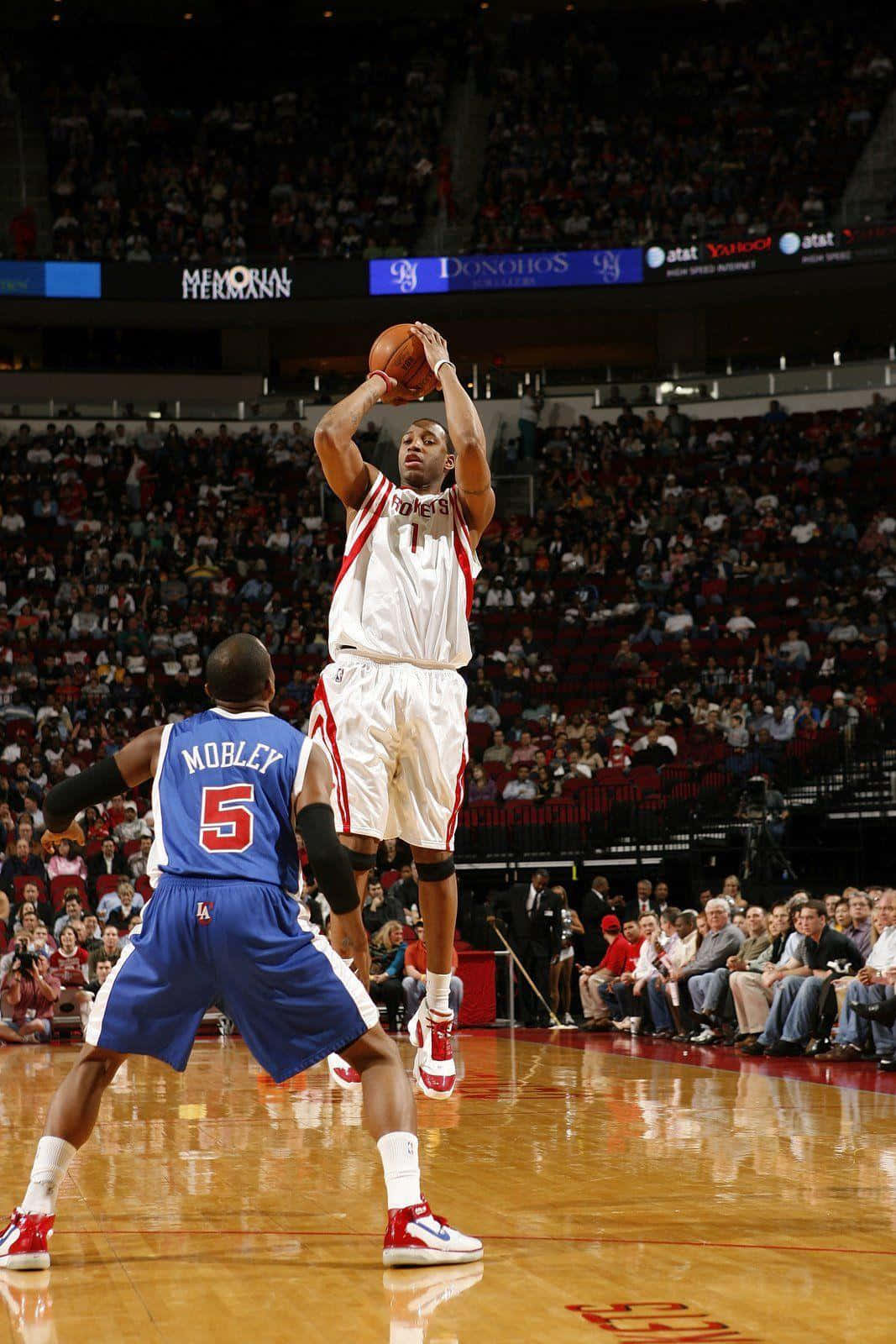 Download Tracy Mcgrady in Action Wallpaper