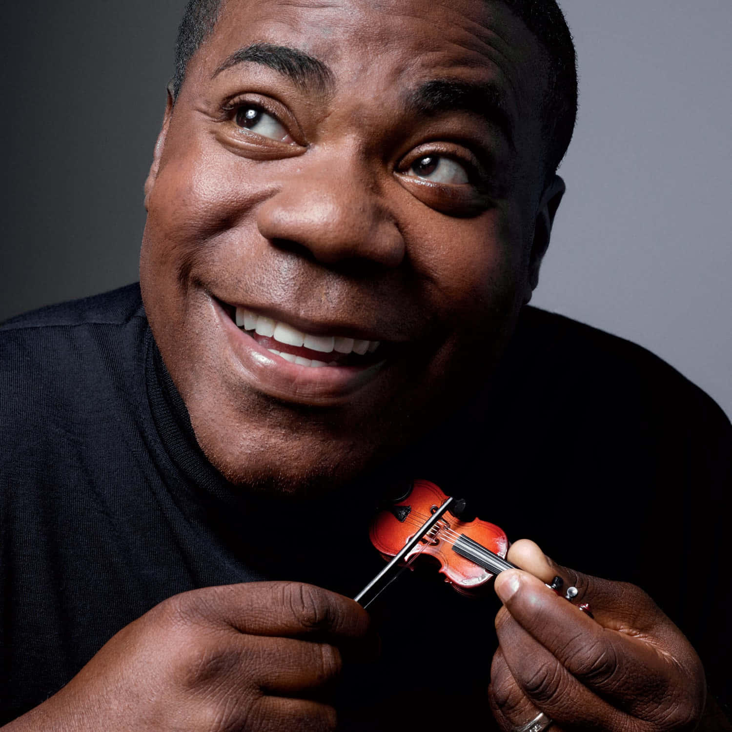 Tracymorgan Posando Durante Una Sesión De Fotos Fondo de pantalla