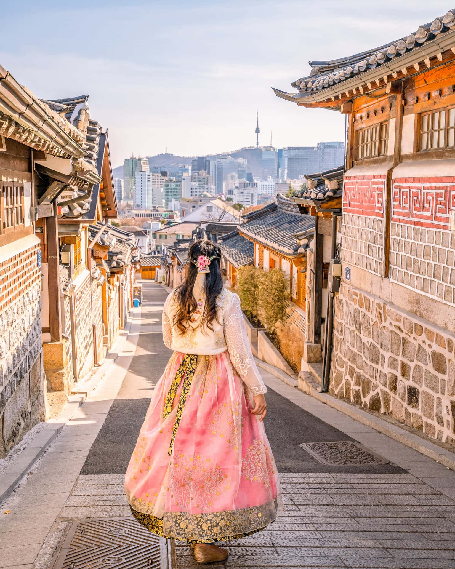 Traditional Hanbokin Bukchon Hanok Village Wallpaper