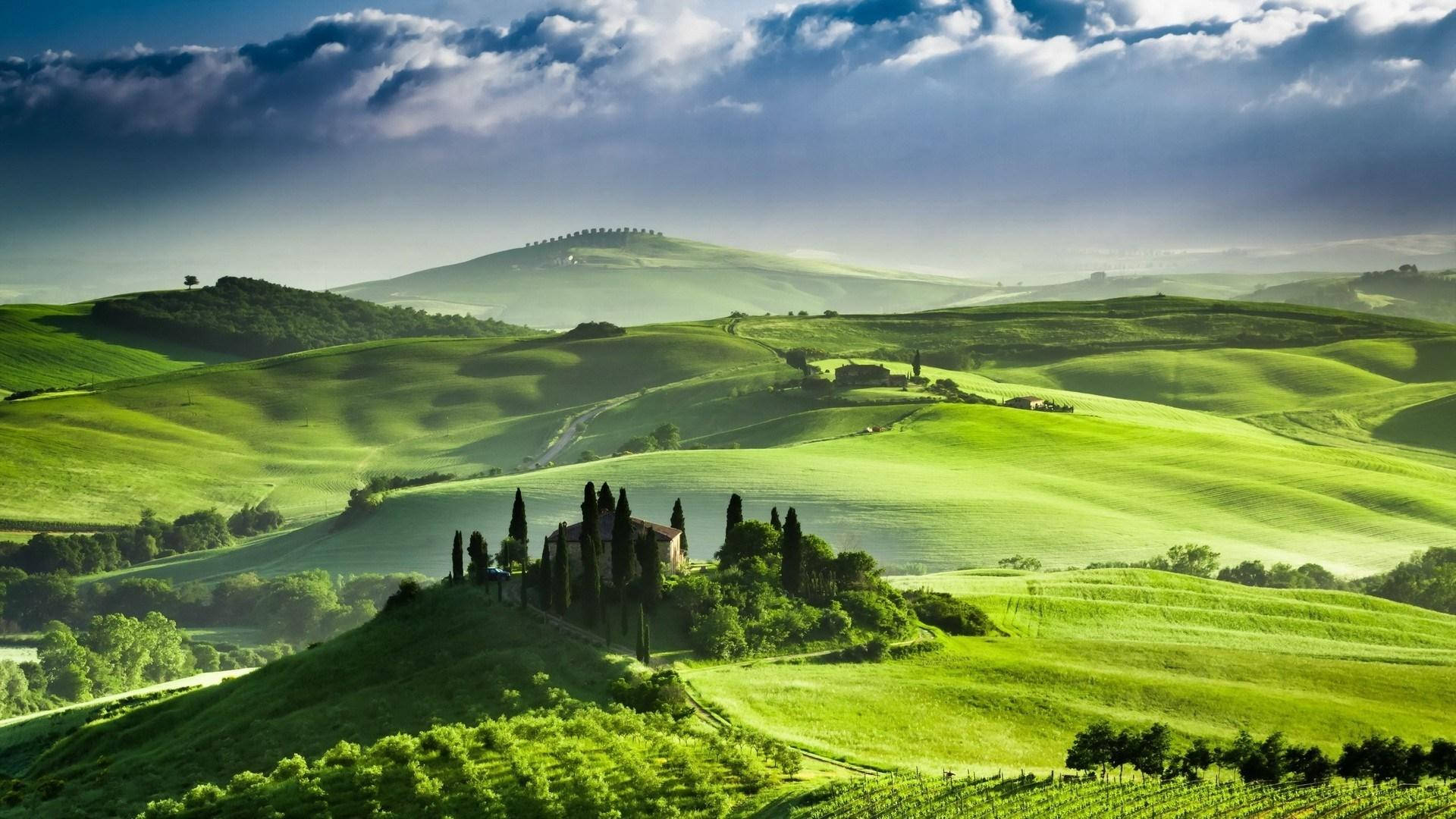 Traditional House In Tuscany Desktop Wallpaper