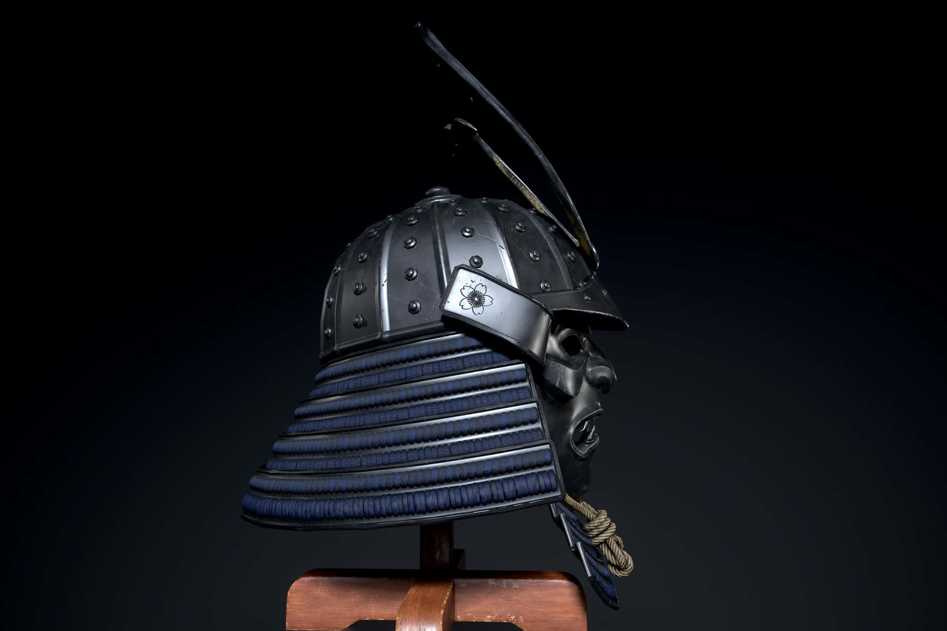 Traditionele Samurai Helm Op Stand Achtergrond