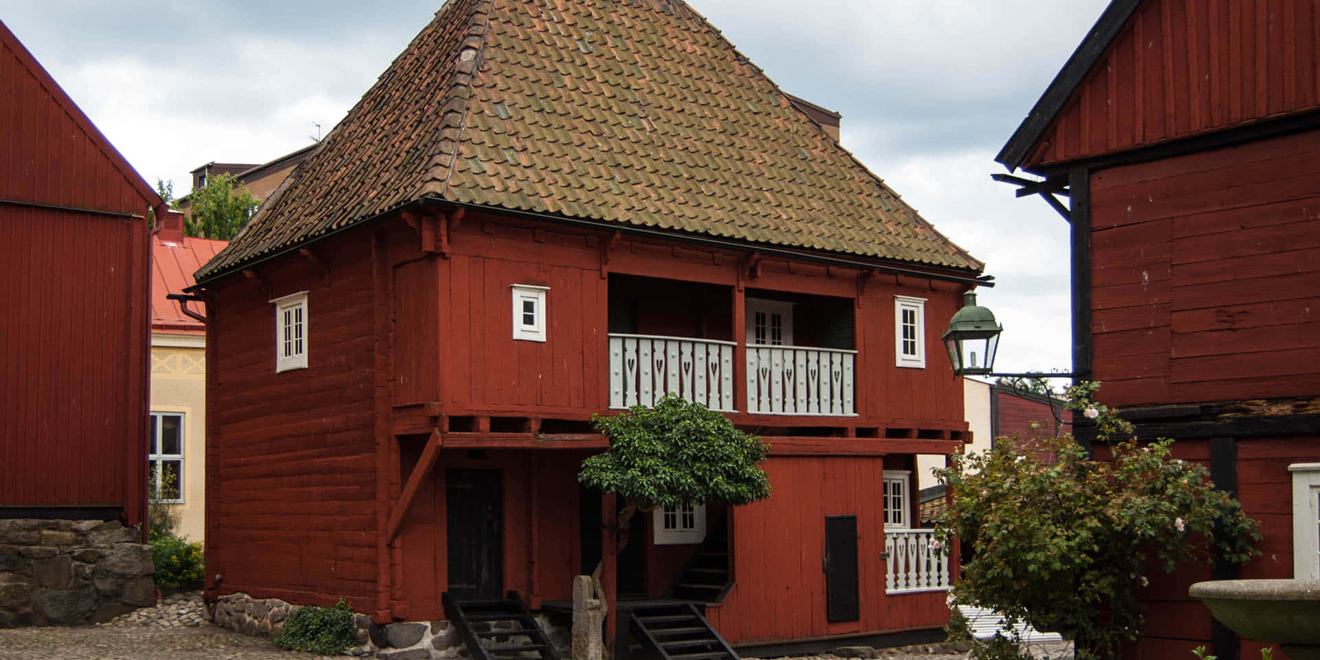 Rumah Merah Tradisional Swedia Karlshamn Wallpaper