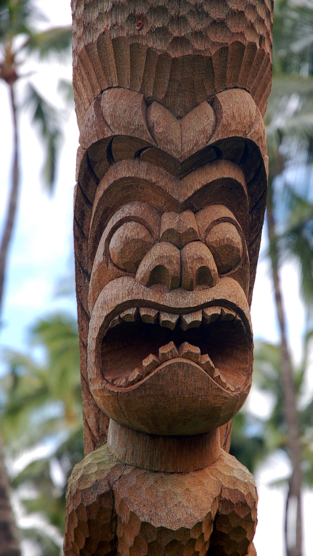 Traditional Tiki Carving Wooden Sculpture Wallpaper