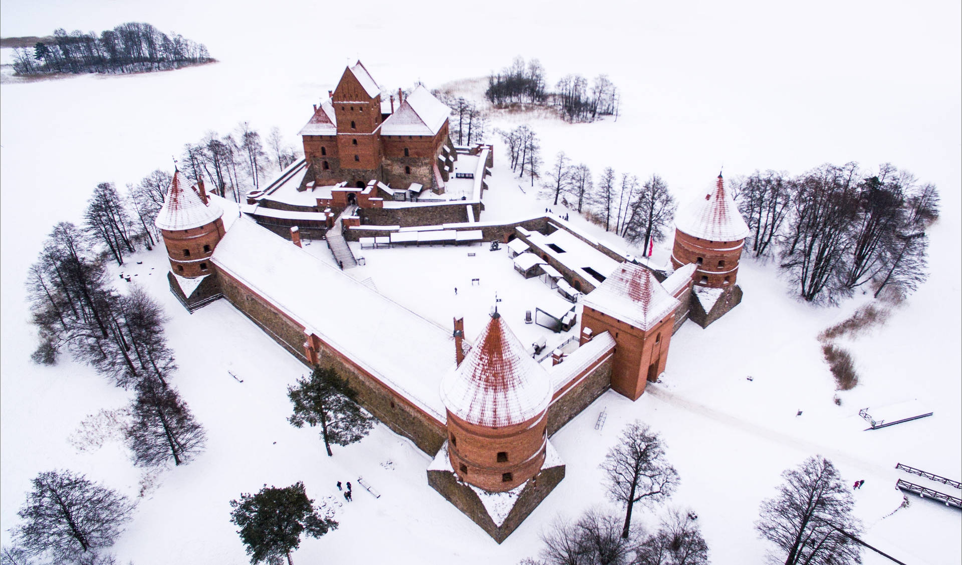 Trakai Island Frozen Castle Wallpaper