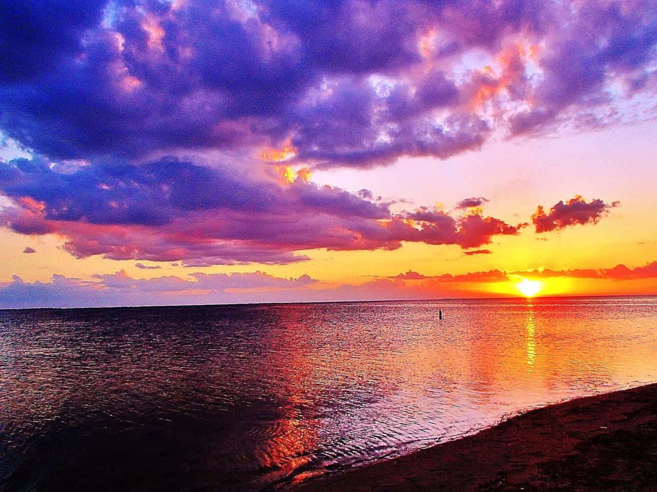 Tramontosereno In Un Paradiso Tropicale Sulla Spiaggia.