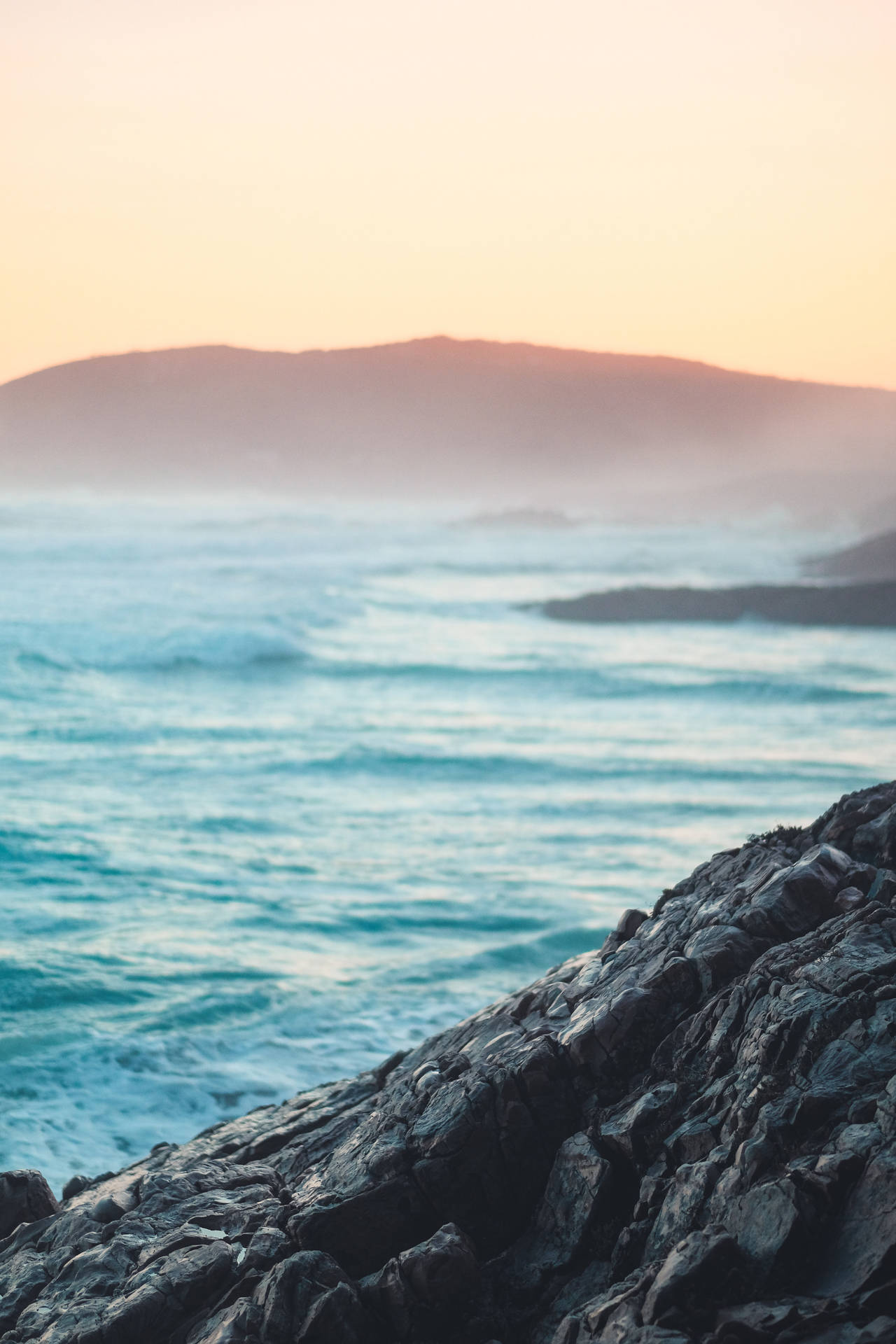 Tranquil Moments: Ocean's Majestic Beauty Wallpaper
