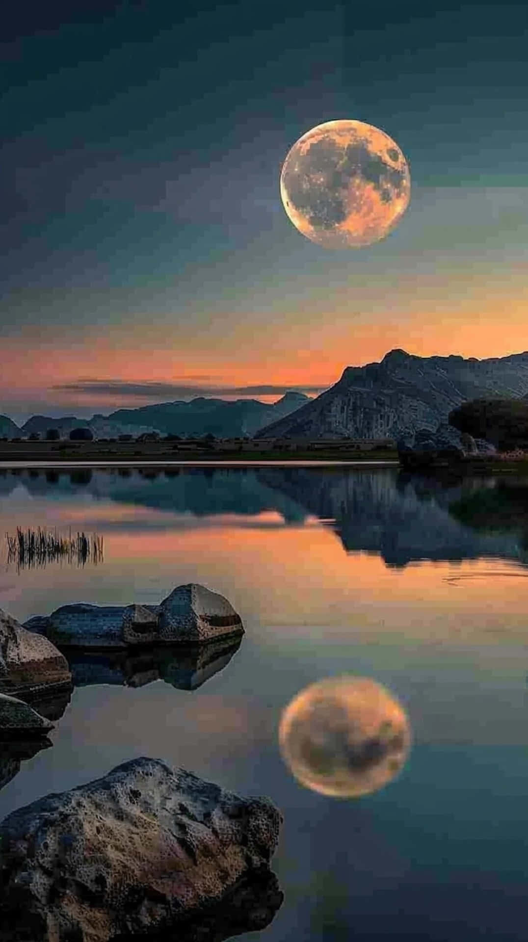 Tranquil_ Moonrise_ Over_ Lake Wallpaper