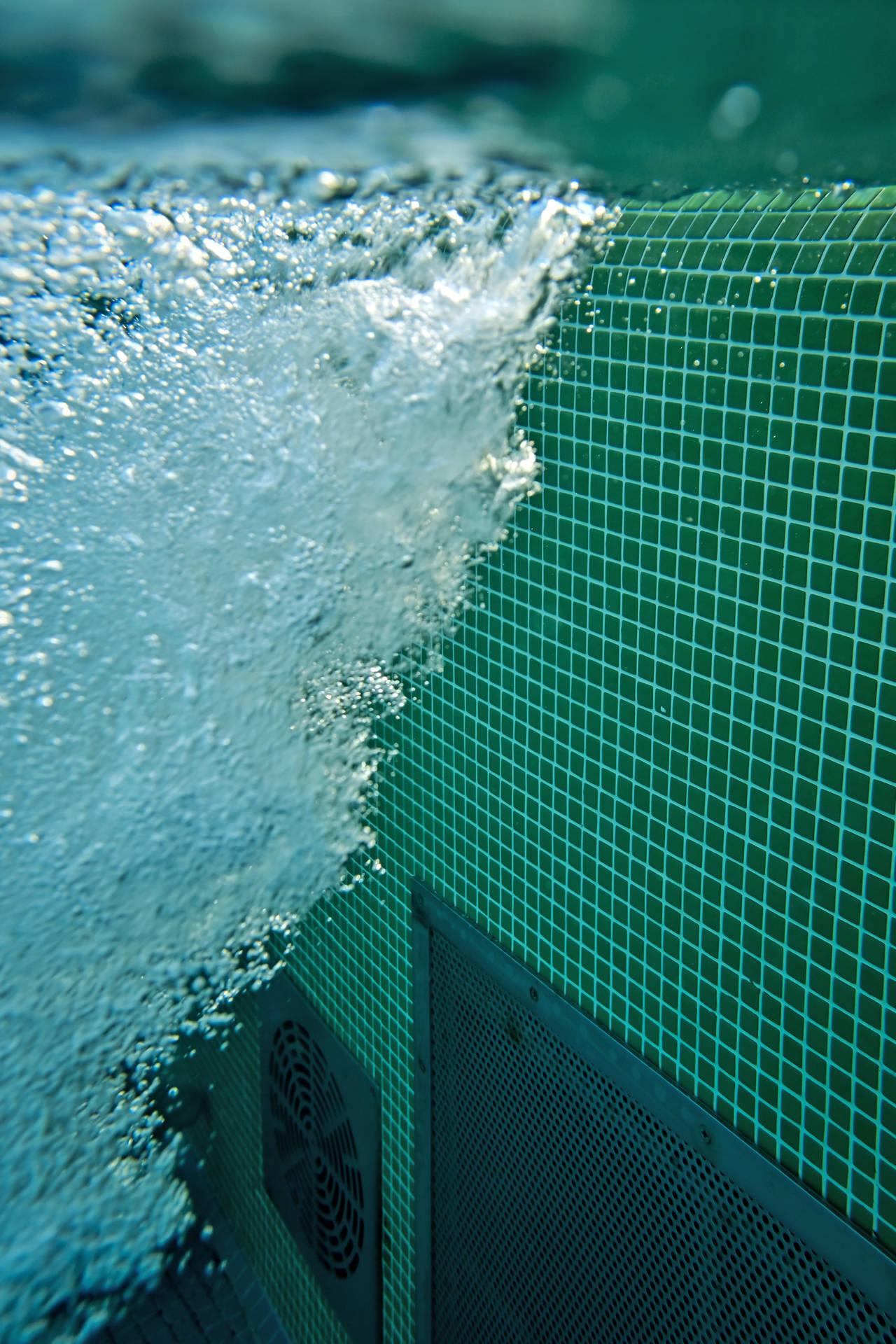 Transparent Pool Water Wallpaper