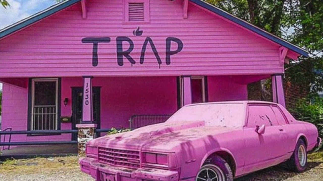 En pink bil foran et hus Wallpaper
